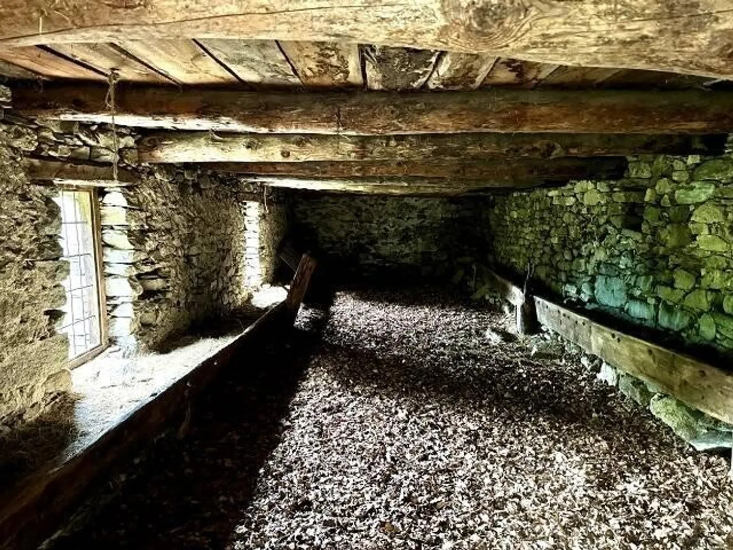 Rustic to be renovated in a very quiet, sunny location - Photo 4 of 13