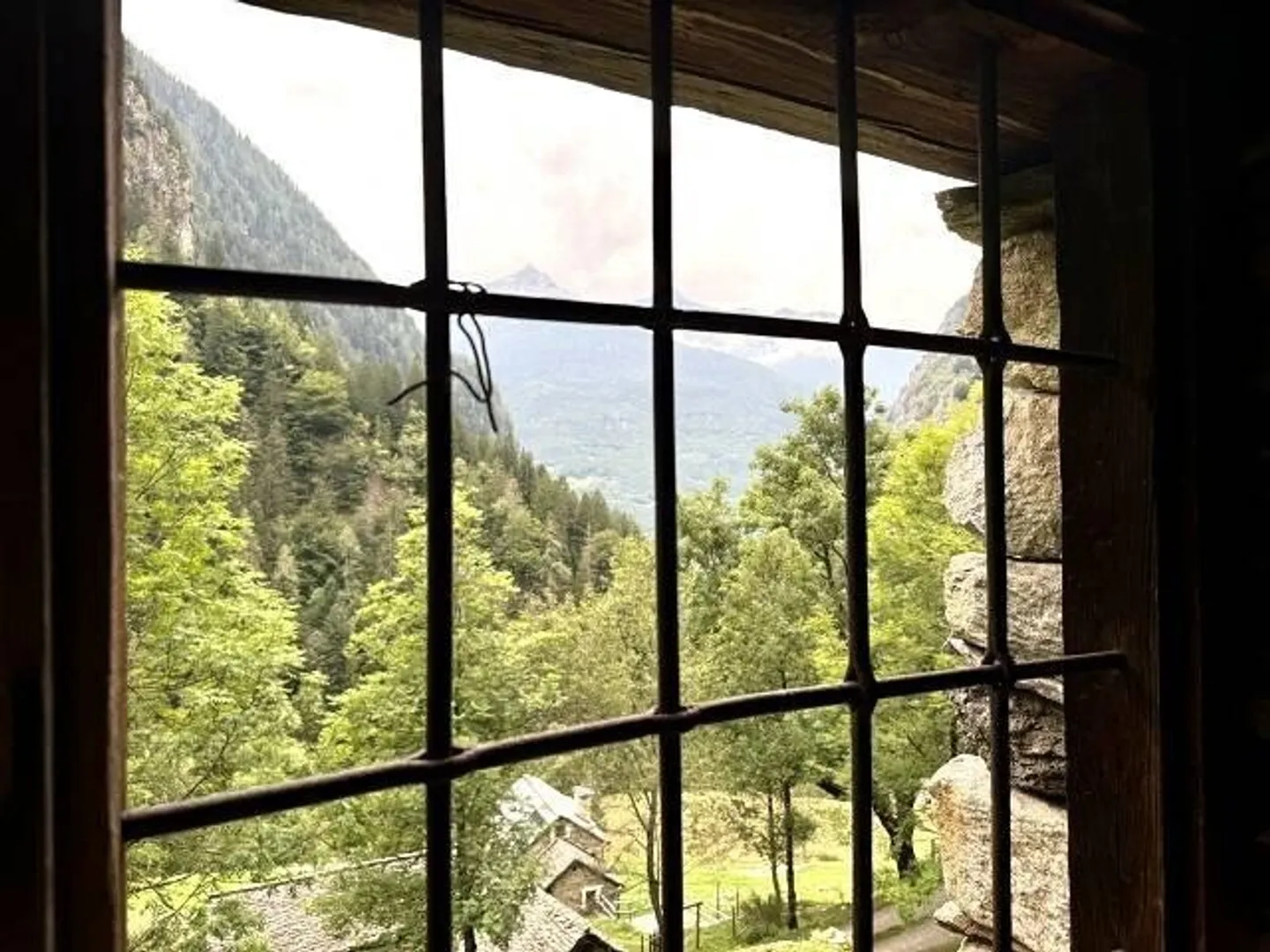 Rustic to be renovated in a very quiet, sunny location - Photo 7 of 13