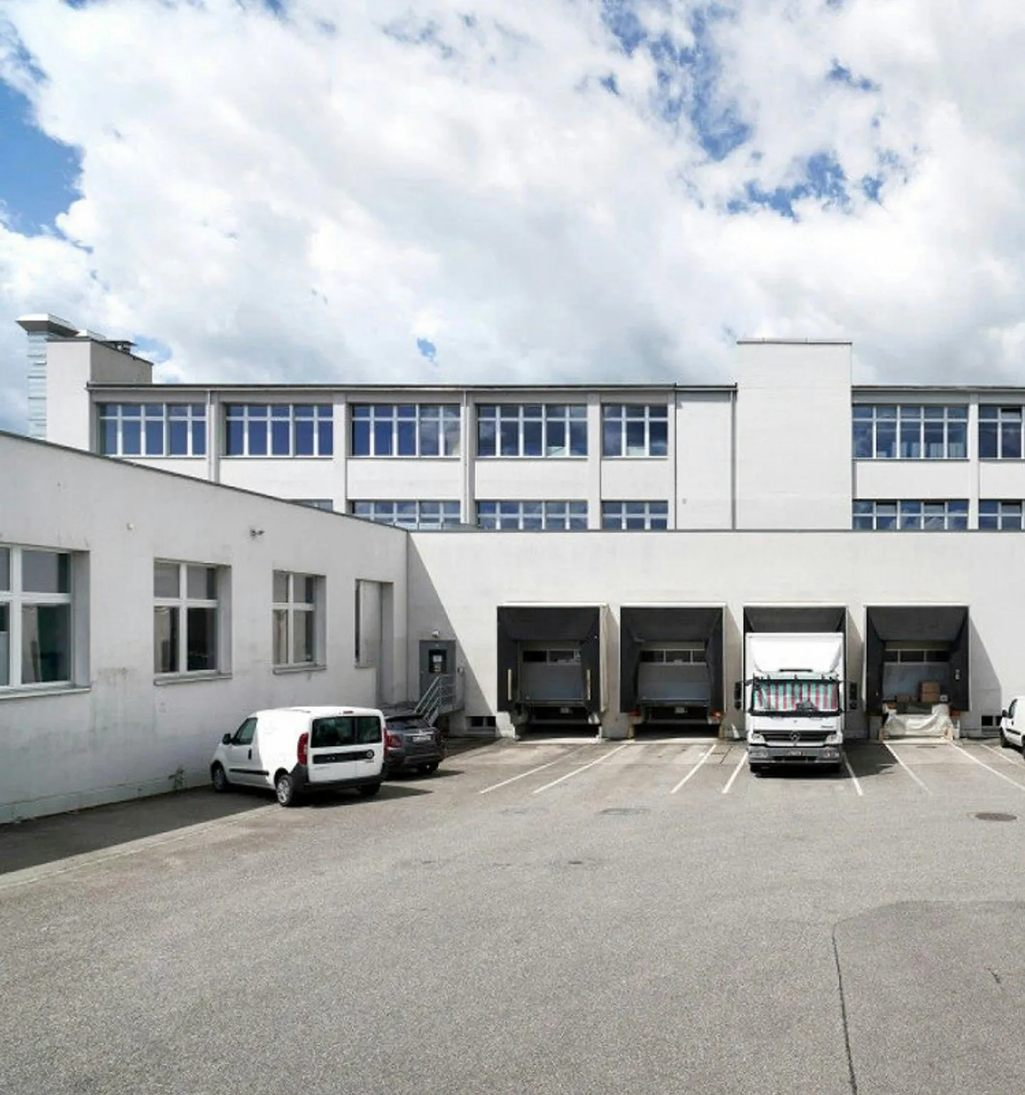 Grosszügige Gewerbe-/ Lagerflächen in Reinach (BL) - Foto 4 von 11