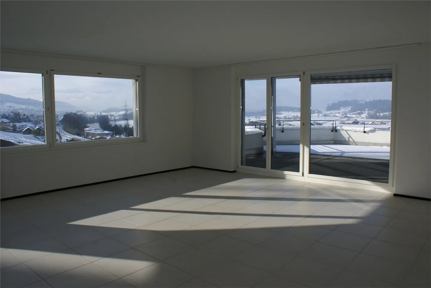 Geräumige Attikawohnung mit Terrasse - Foto 1 von 16