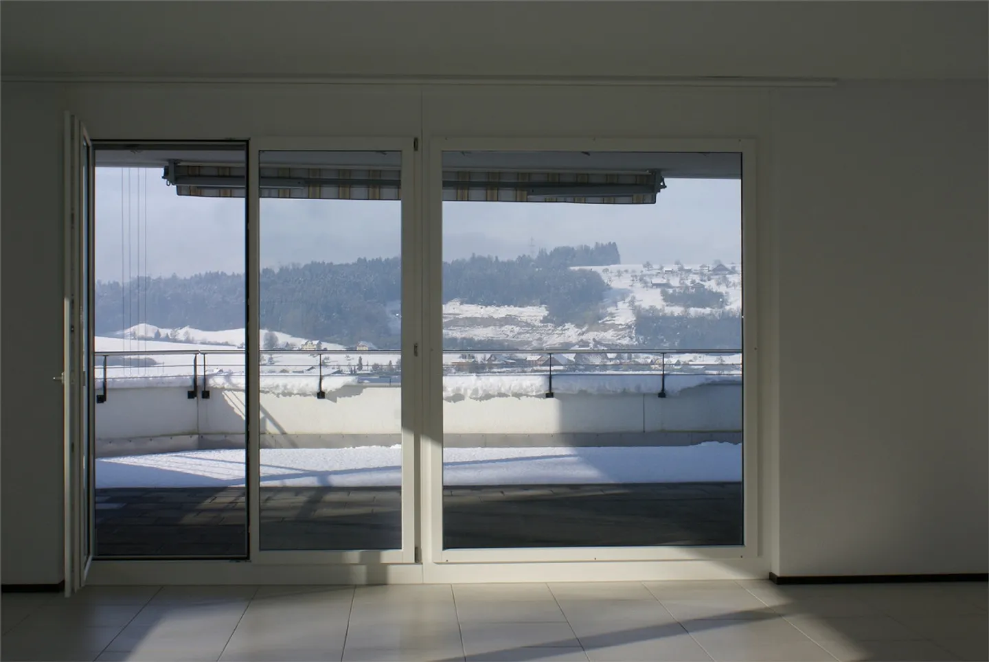 Geräumige Attikawohnung mit Terrasse - Foto 3 von 16