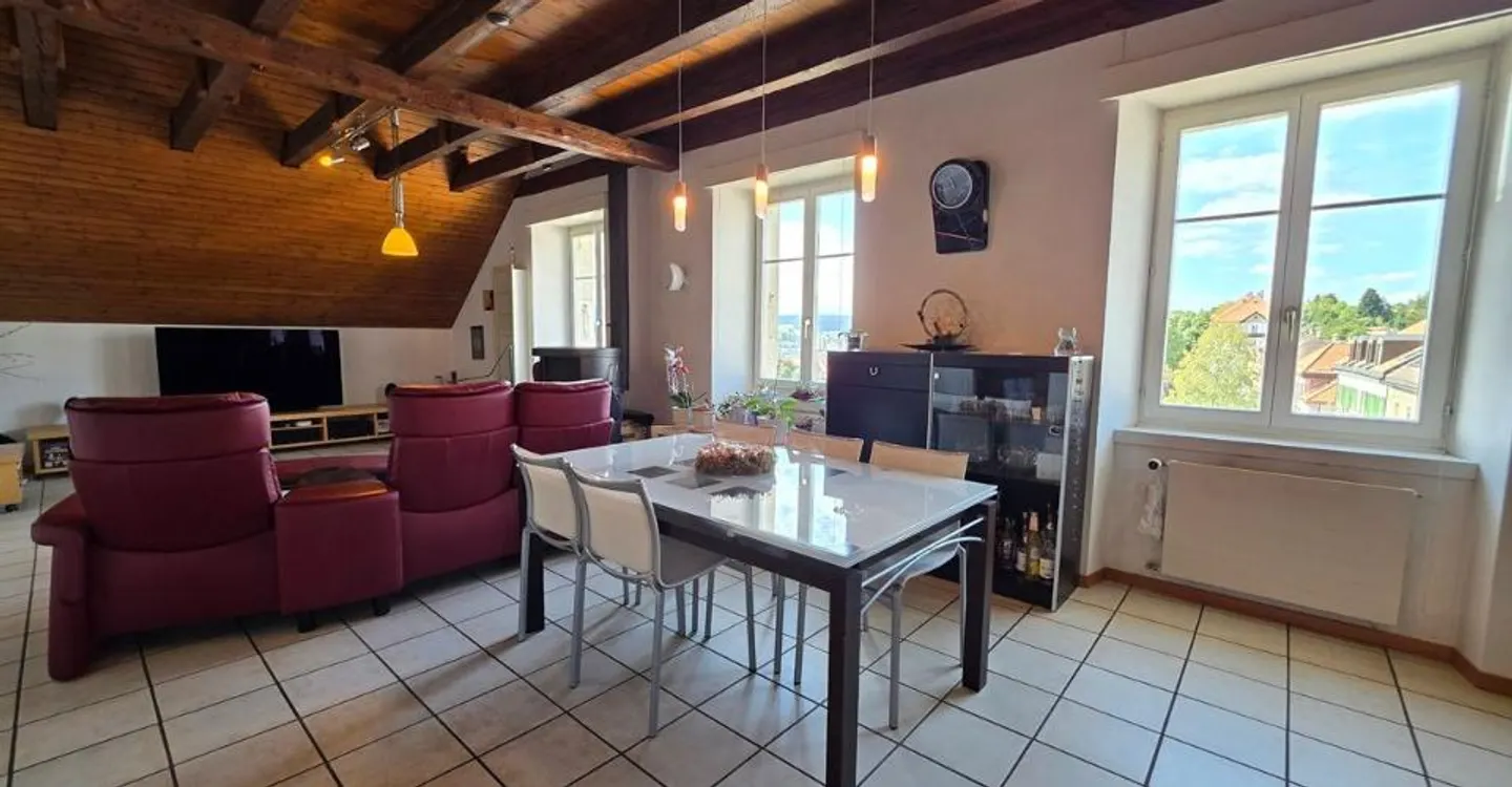 Appartement spacieux avec vue - Photo 2 sur 11