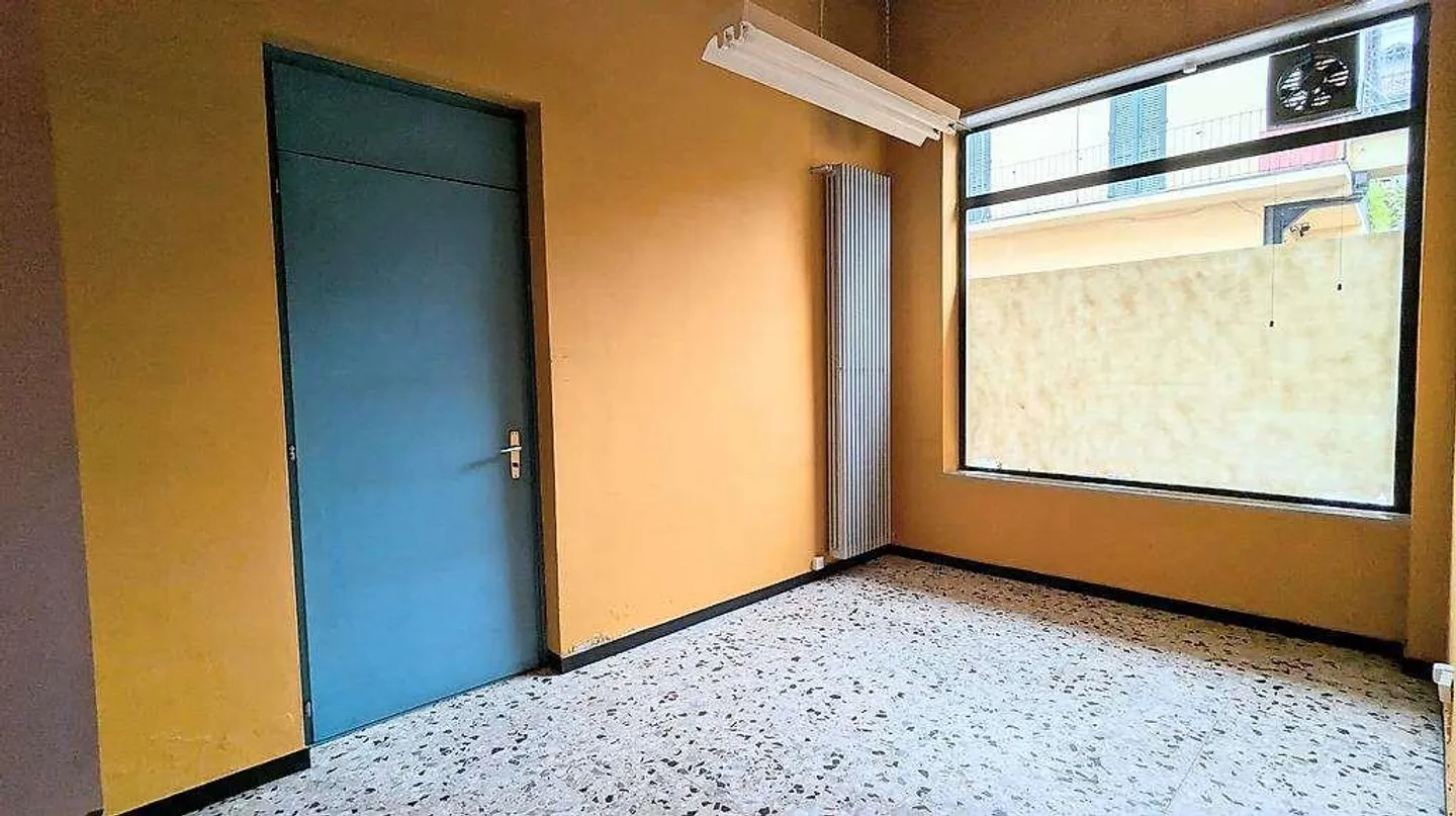 Chiasso, 3.5 with parking spaces, commercial premises - Photo 2 of 7