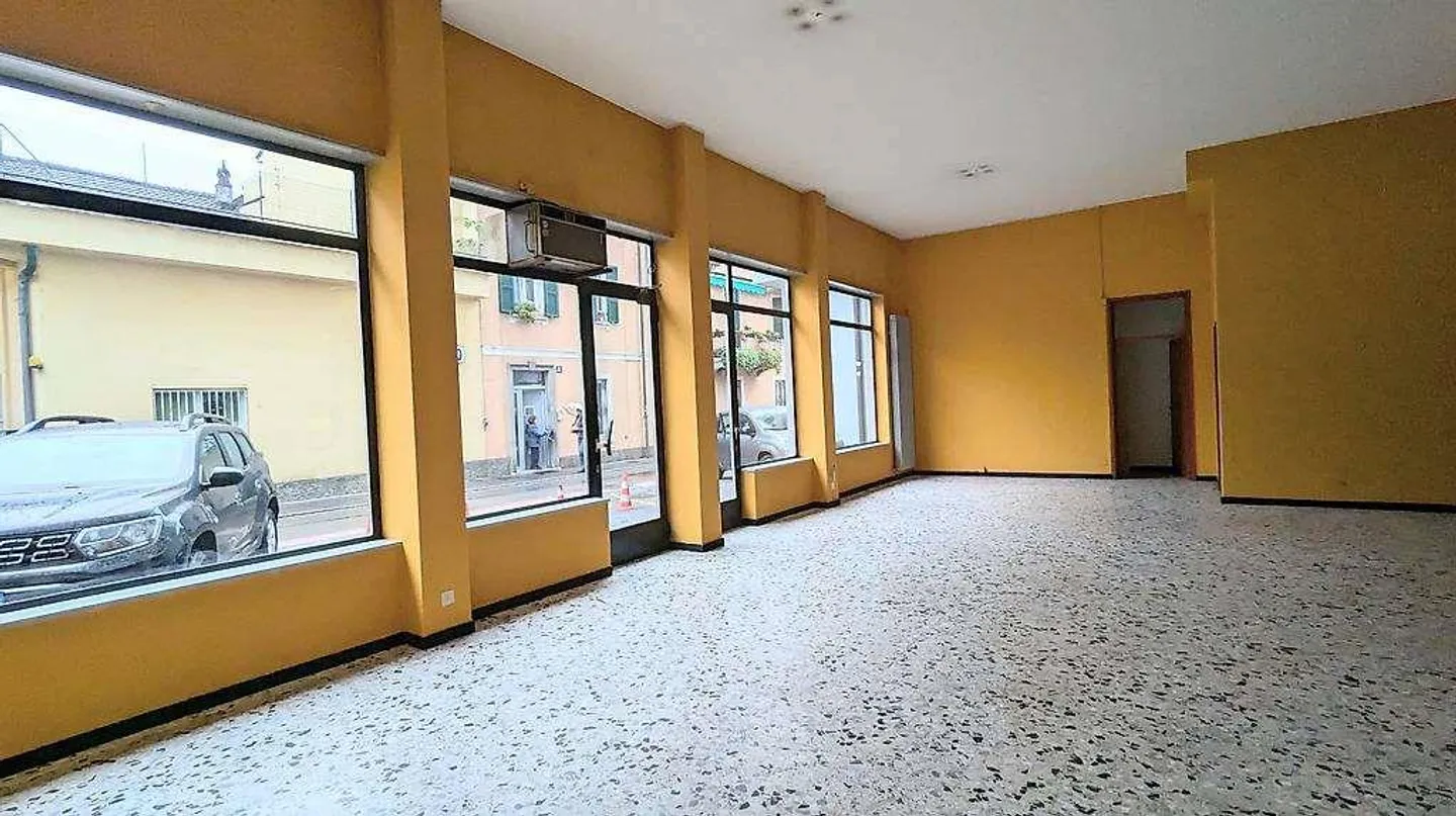Chiasso, 3.5 with parking spaces, commercial premises - Photo 3 of 7