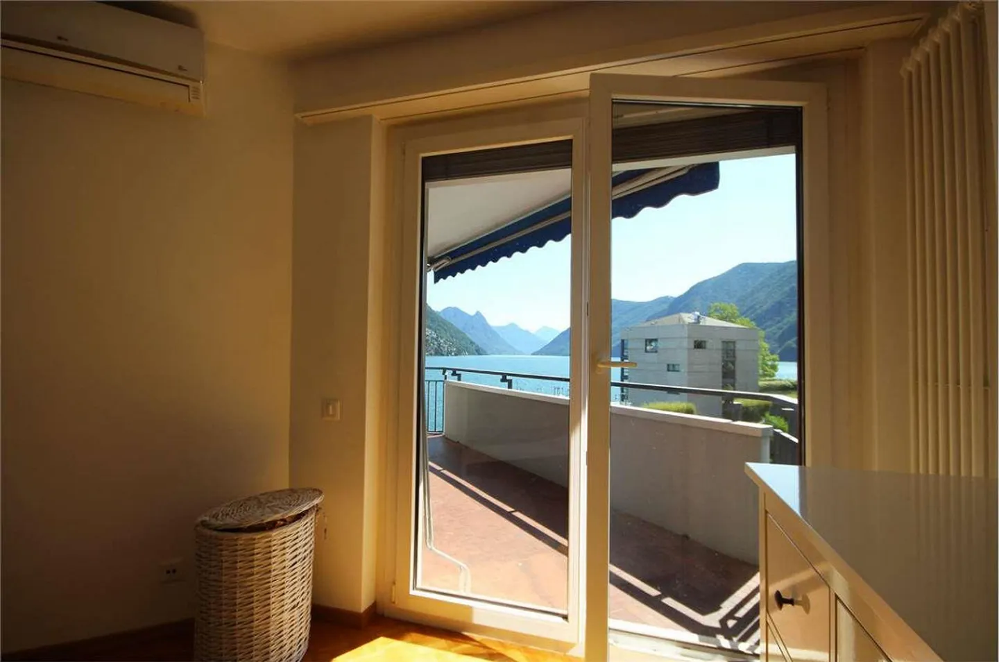 Appartamento in prima fila sul lago. Seconda residenza - Foto 3 di 4