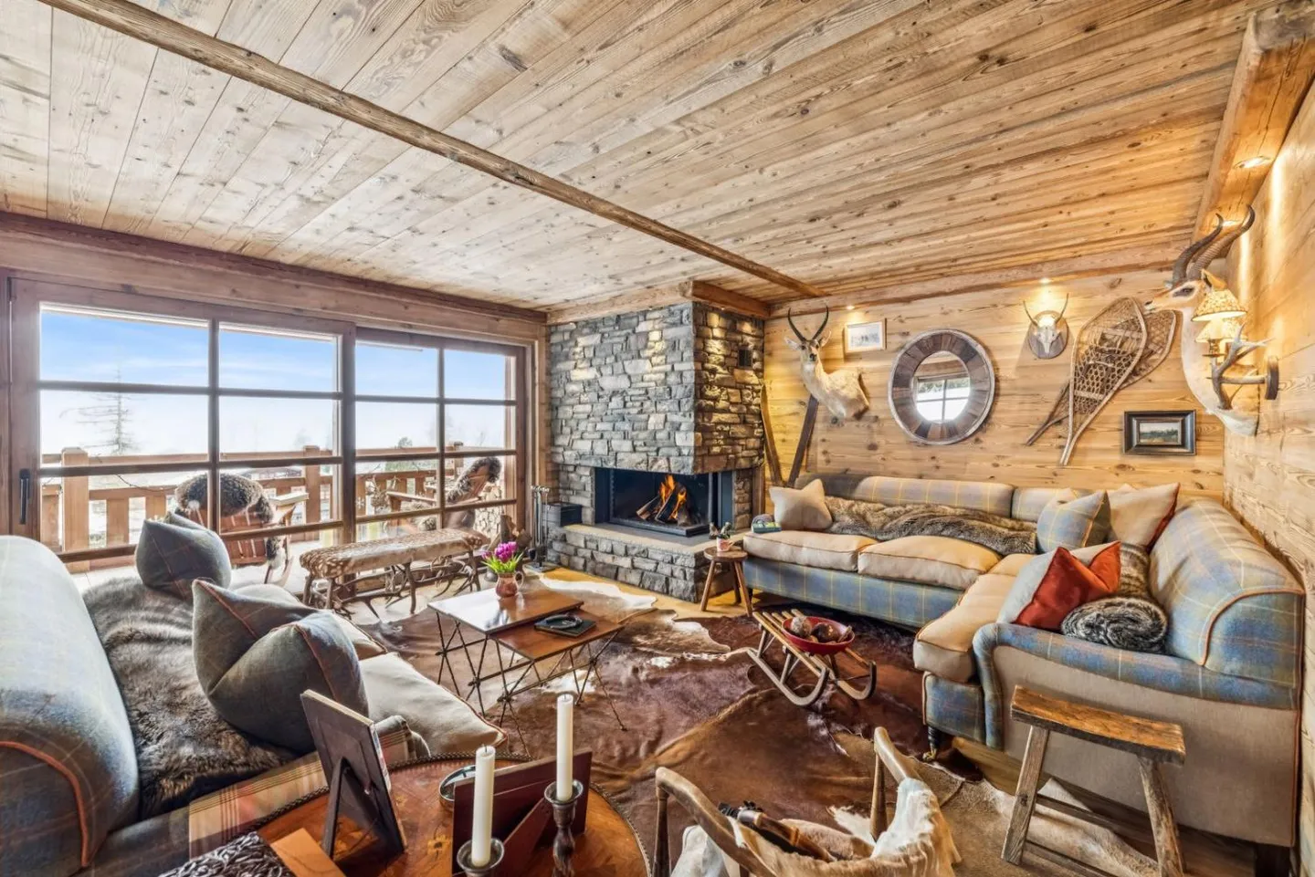 Unique luxurious 4.5-room apartment in the prestigious Domaine du Roc - Photo 1 of 2