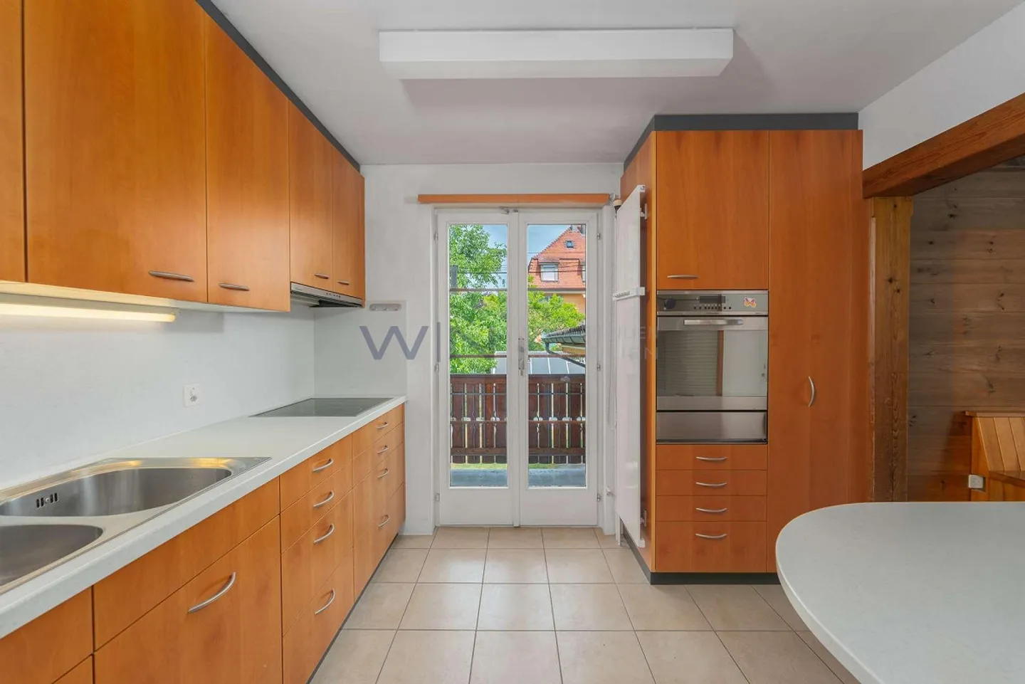 Elegant Townhouse - Photo 2 of 13
