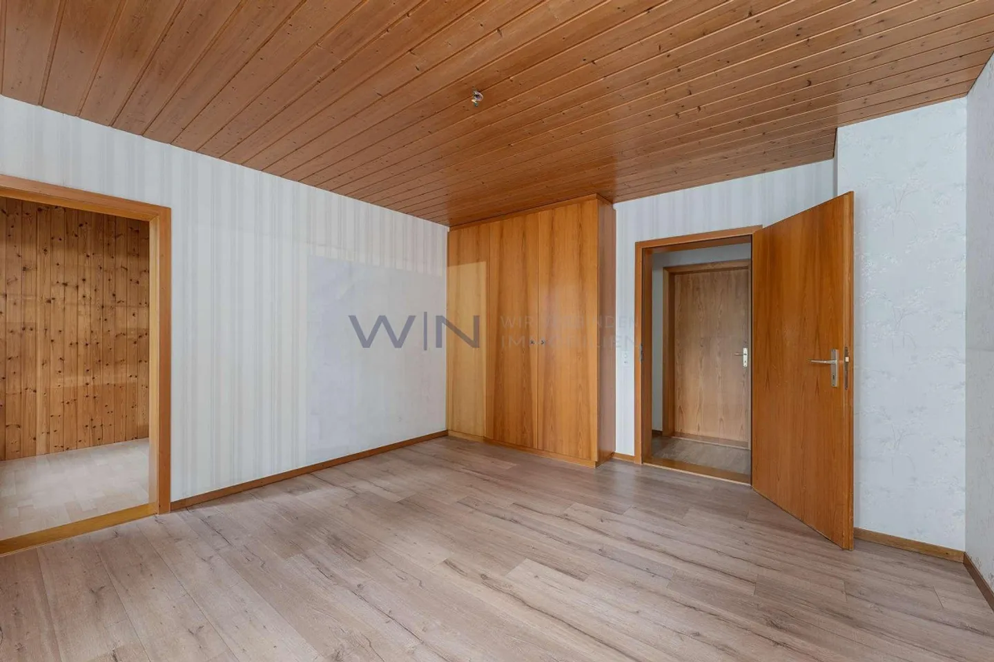 Elegant Townhouse - Photo 6 of 13