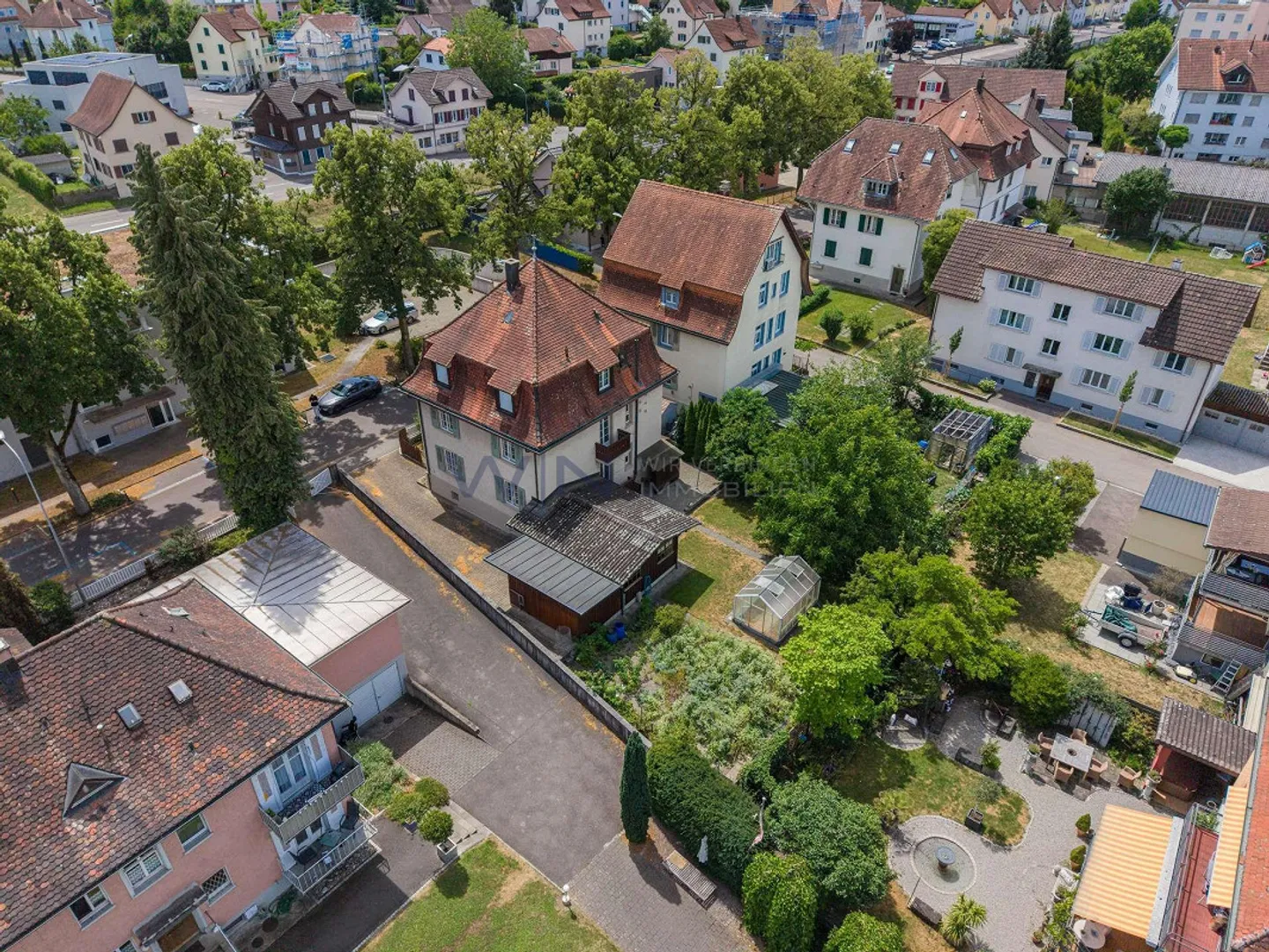 Elegant Townhouse - Photo 3 of 13