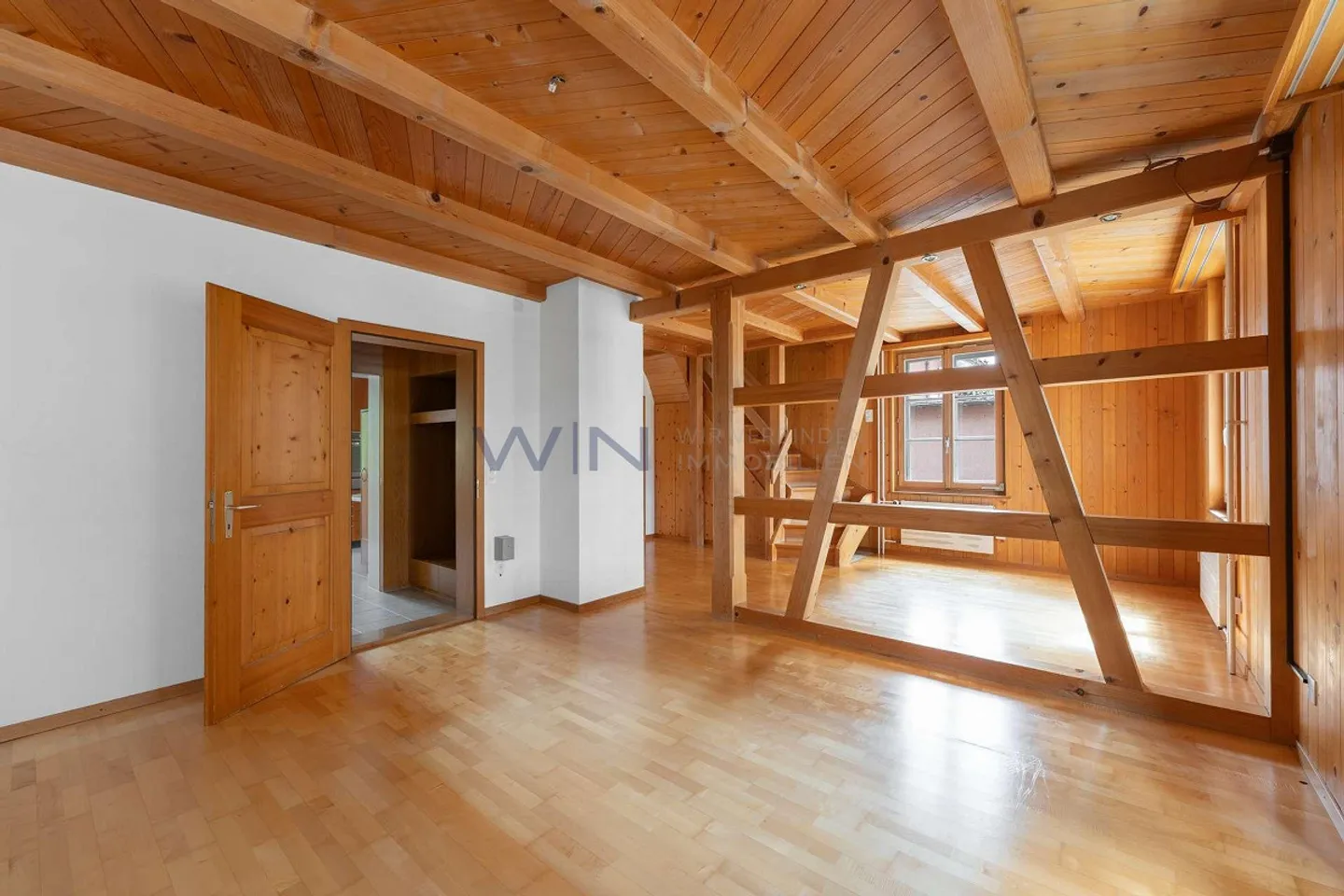 Elegant Townhouse - Photo 4 of 13