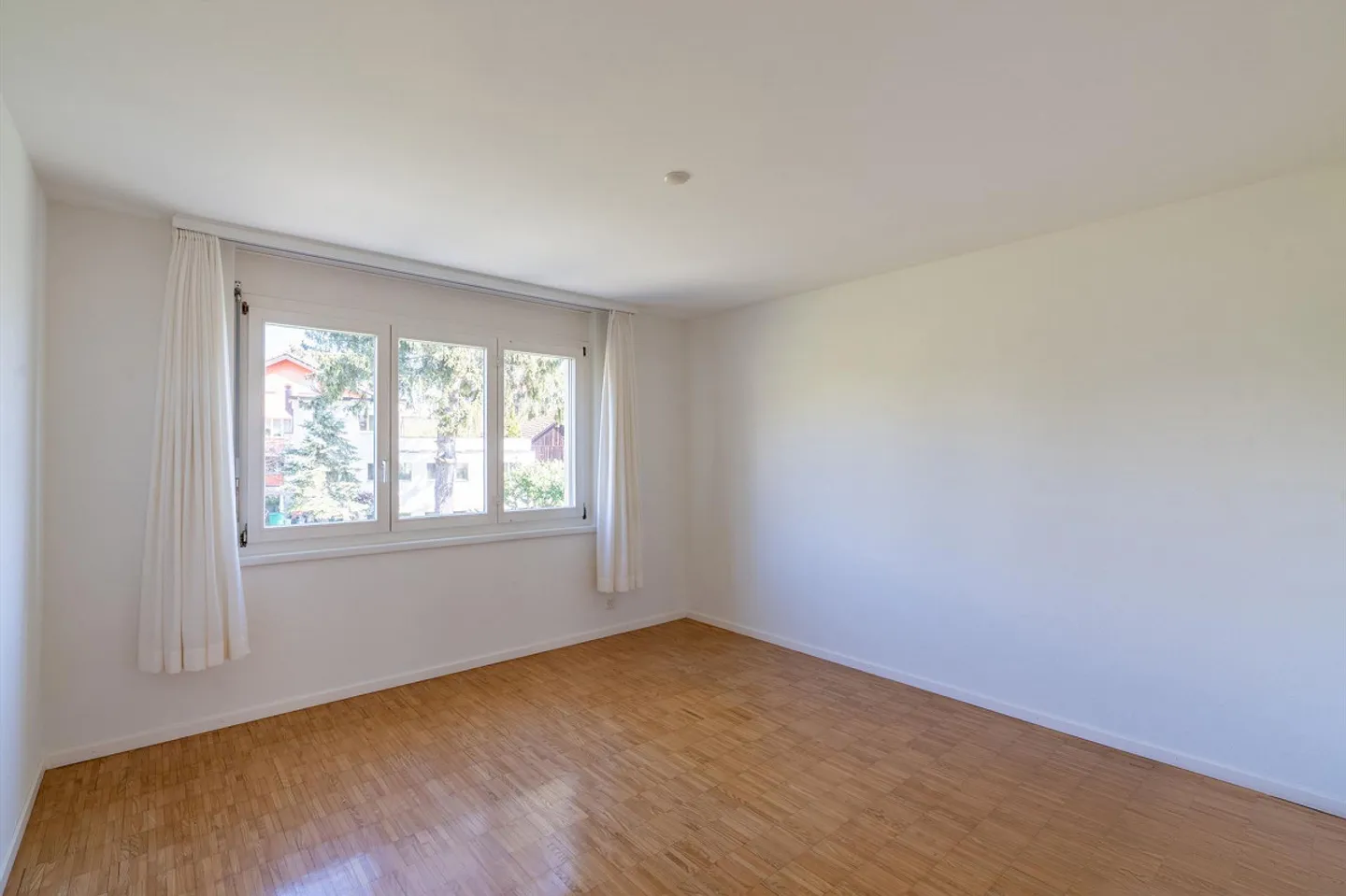 Helle 4.5-Zimmer-Wohnung mit Balkon - Foto 8 von 15