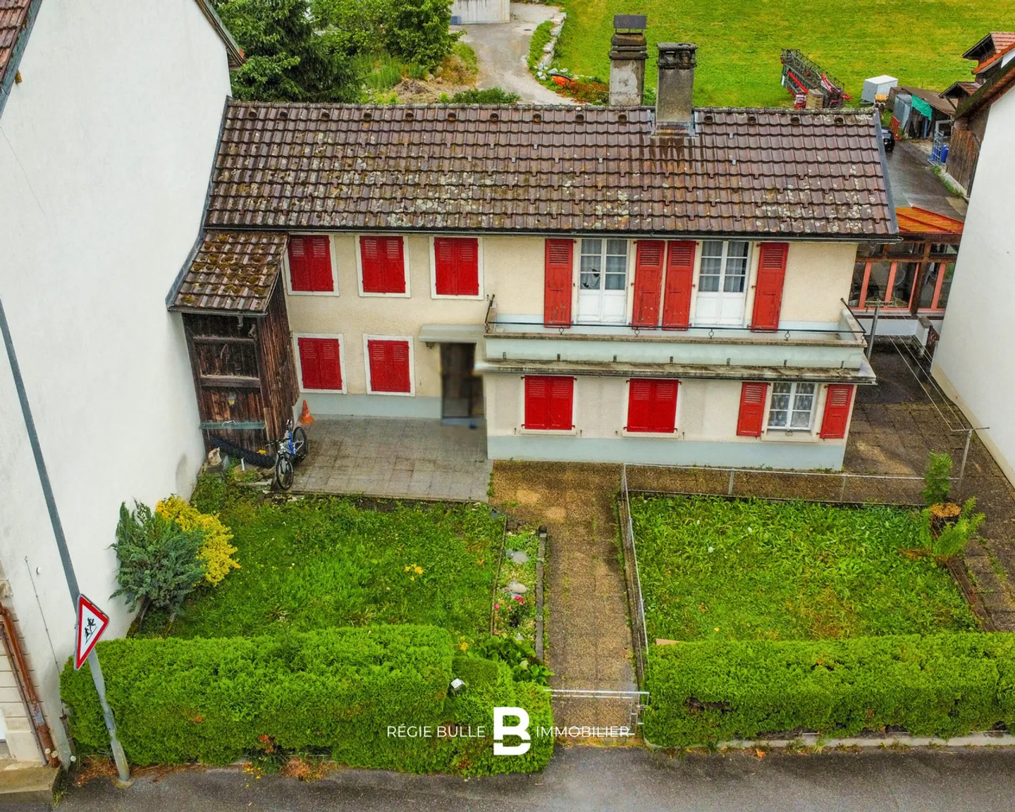 Haus im Dorfstil in Neirivue - Ideales Potenzial für Renovierung! - Foto 1 von 9