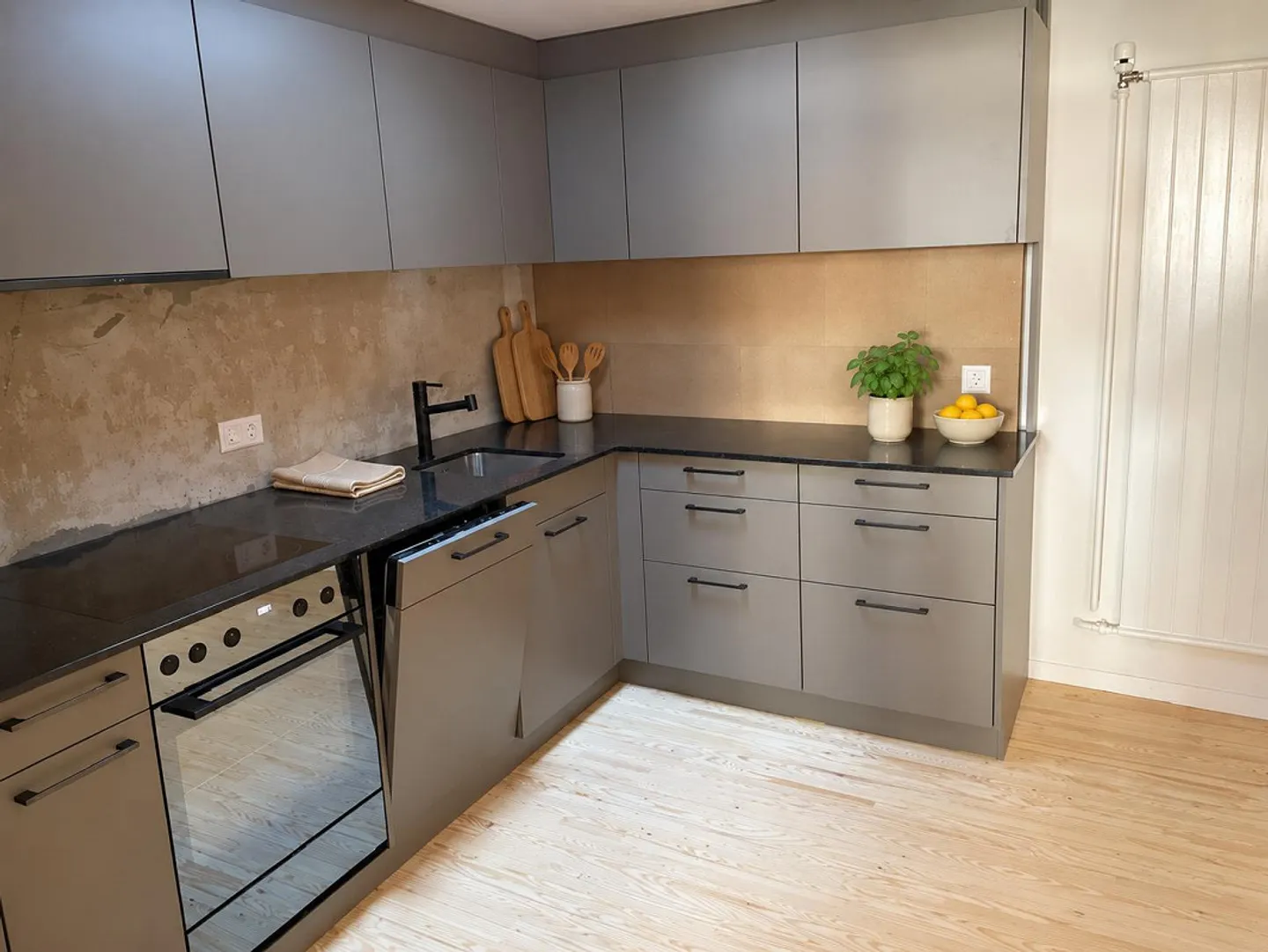 Charming, newly renovated 3.5-room apartment on the main street in Solothurn - Photo 7 of 13