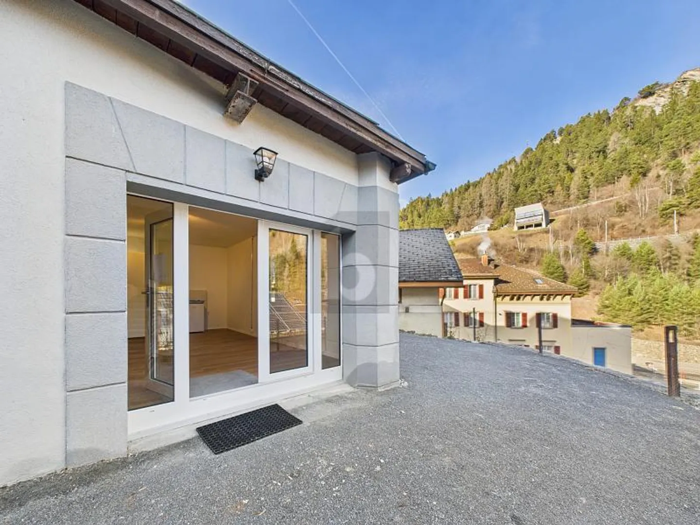 MODERNE RÉNOVÉE AU CENTRE - Photo 5 sur 6