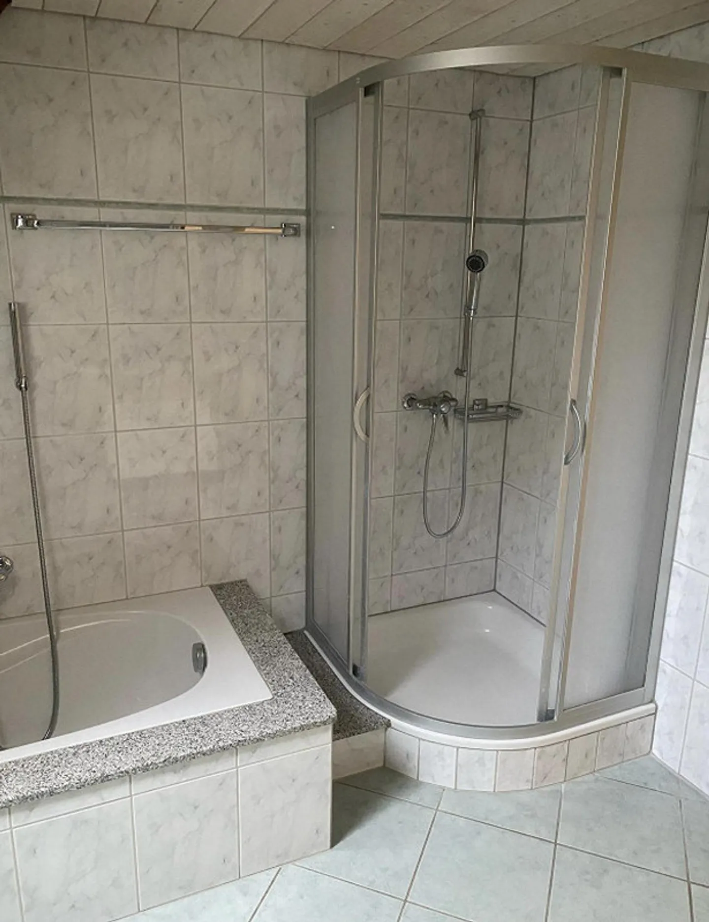 Appartamento duplex 2,5 locali con grande terrazza - disponibile immediatamente - Foto 4 di 13