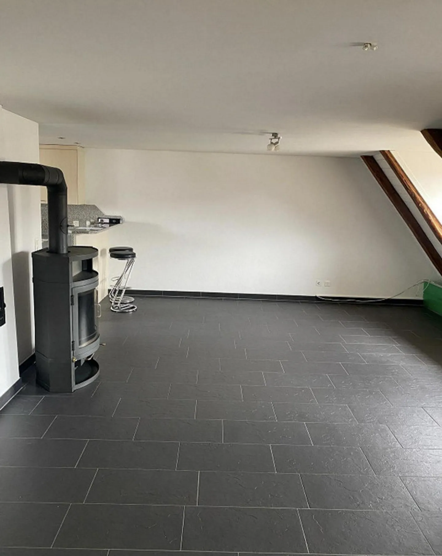 Appartamento duplex 2,5 locali con grande terrazza - disponibile immediatamente - Foto 6 di 13