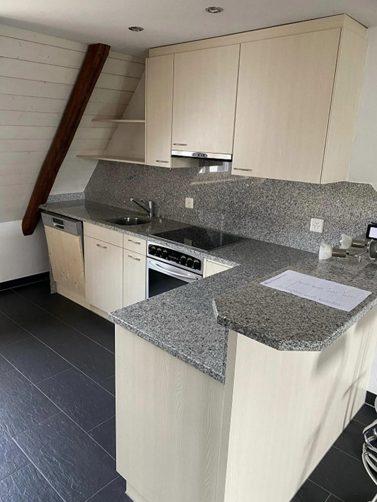 Appartamento duplex 2,5 locali con grande terrazza - disponibile immediatamente - Foto 7 di 13