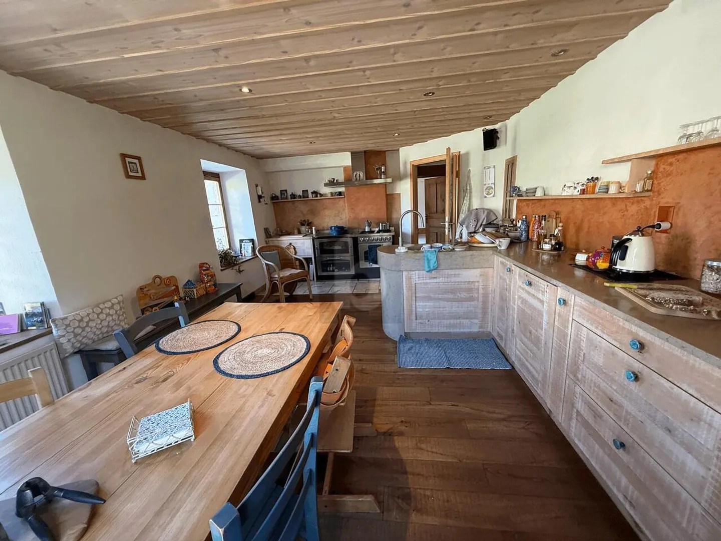 AUTHENTIC COMFORTABLE AND SPACIOUS - Photo 4 of 6