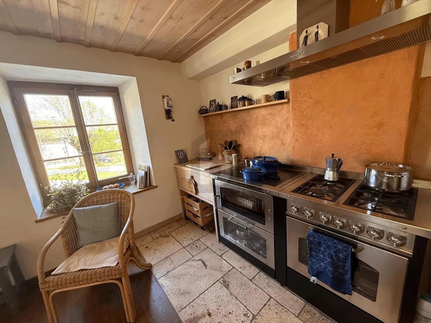 AUTHENTIC COMFORTABLE AND SPACIOUS - Photo 5 of 6