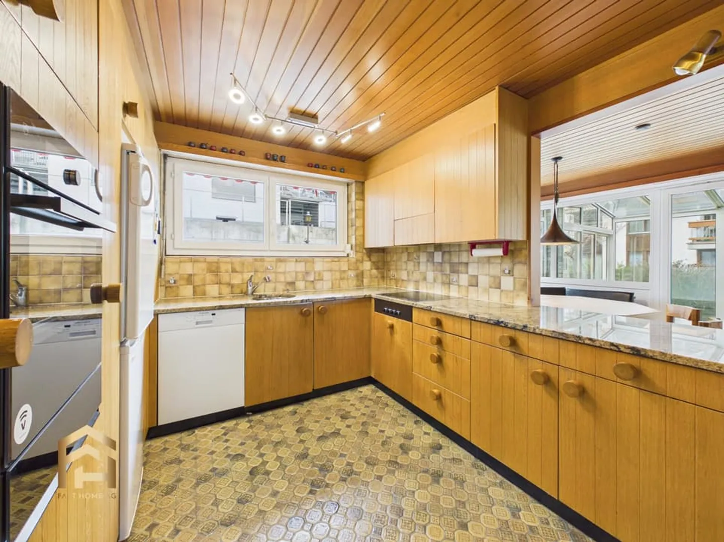 Charming Single-Family Home with Conservatory and Plenty of Surroundings - Photo 5 of 13