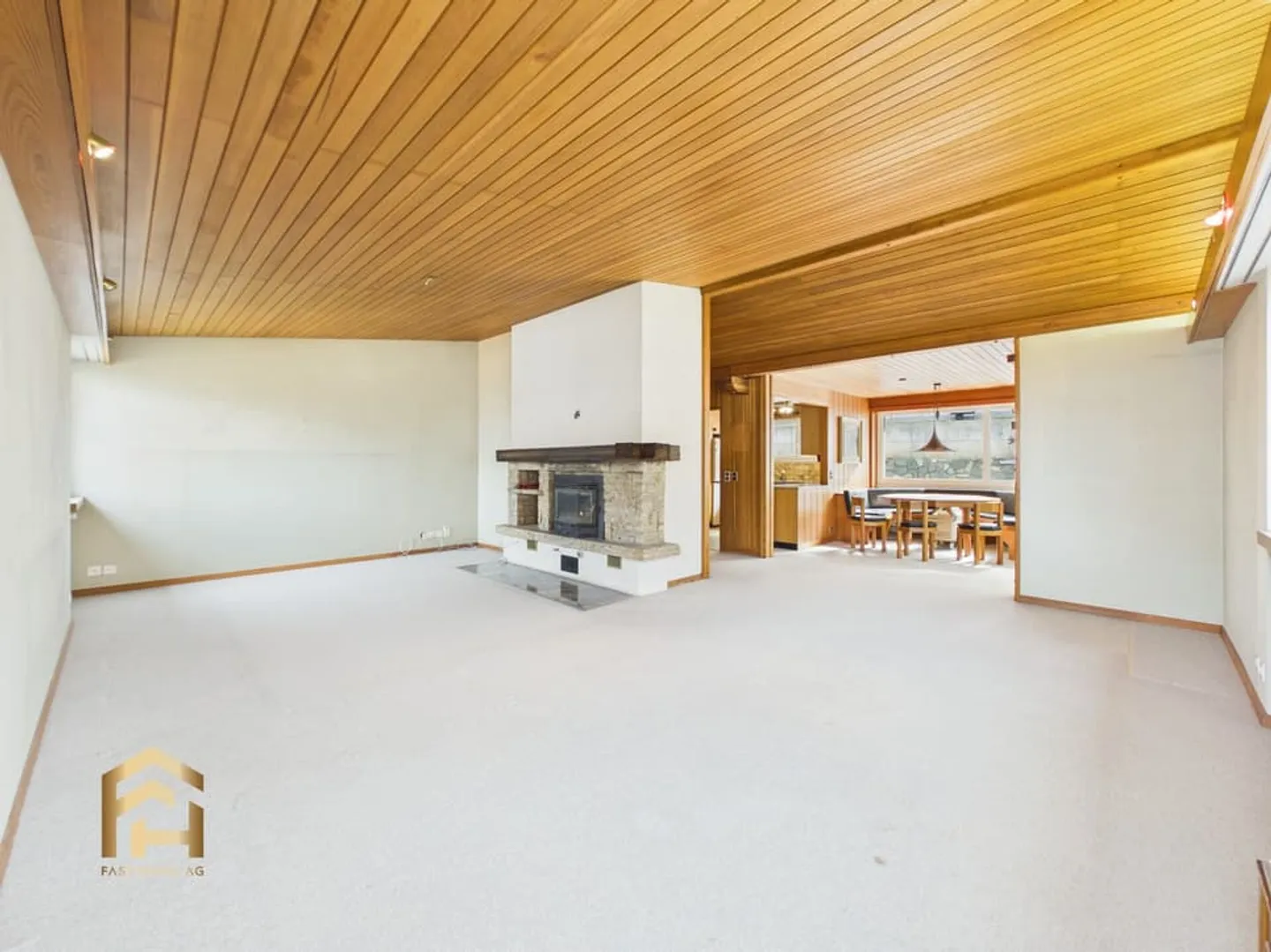 Charming Single-Family Home with Conservatory and Plenty of Surroundings - Photo 6 of 13