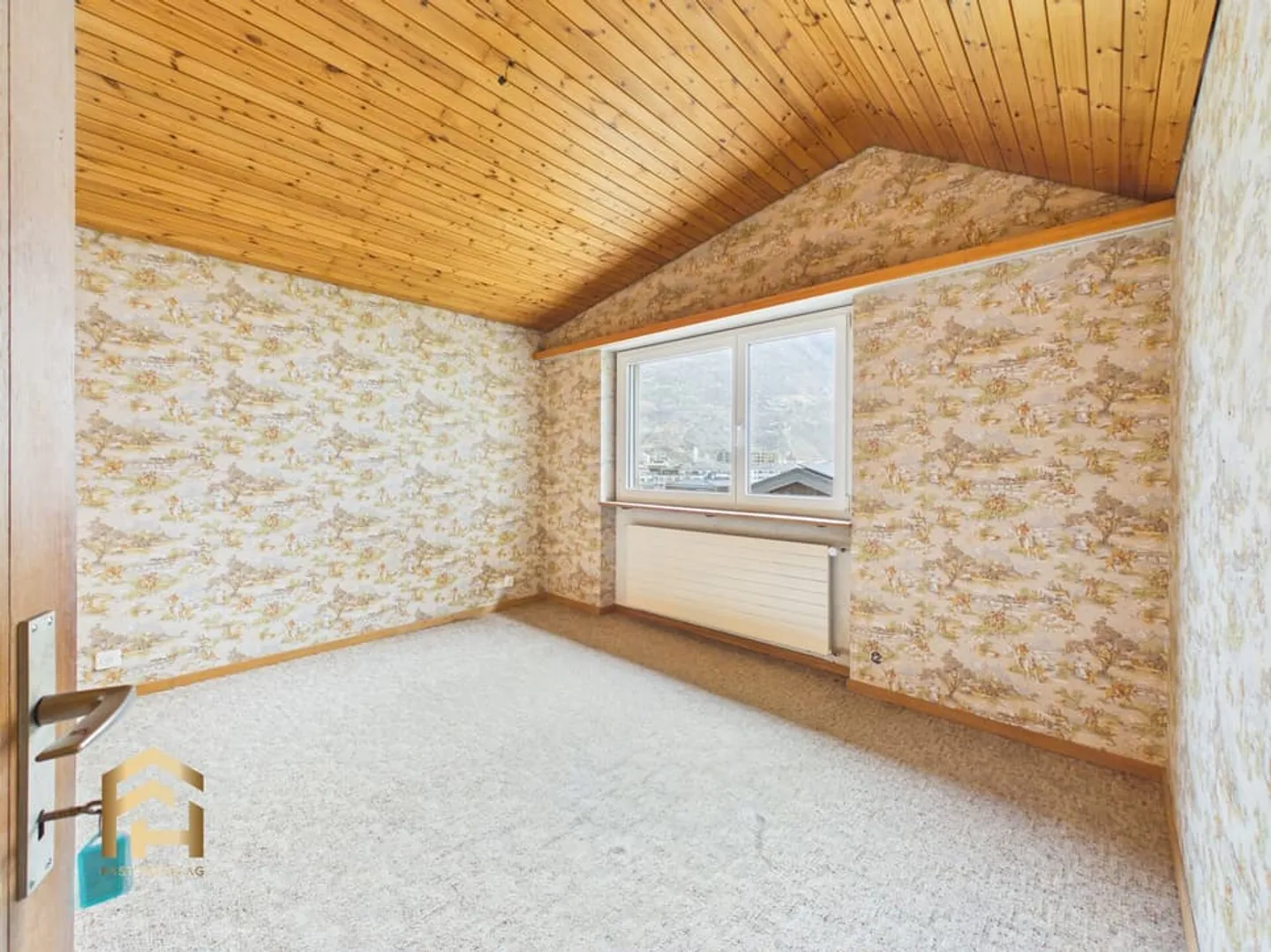 Charming Single-Family Home with Conservatory and Plenty of Surroundings - Photo 10 of 13