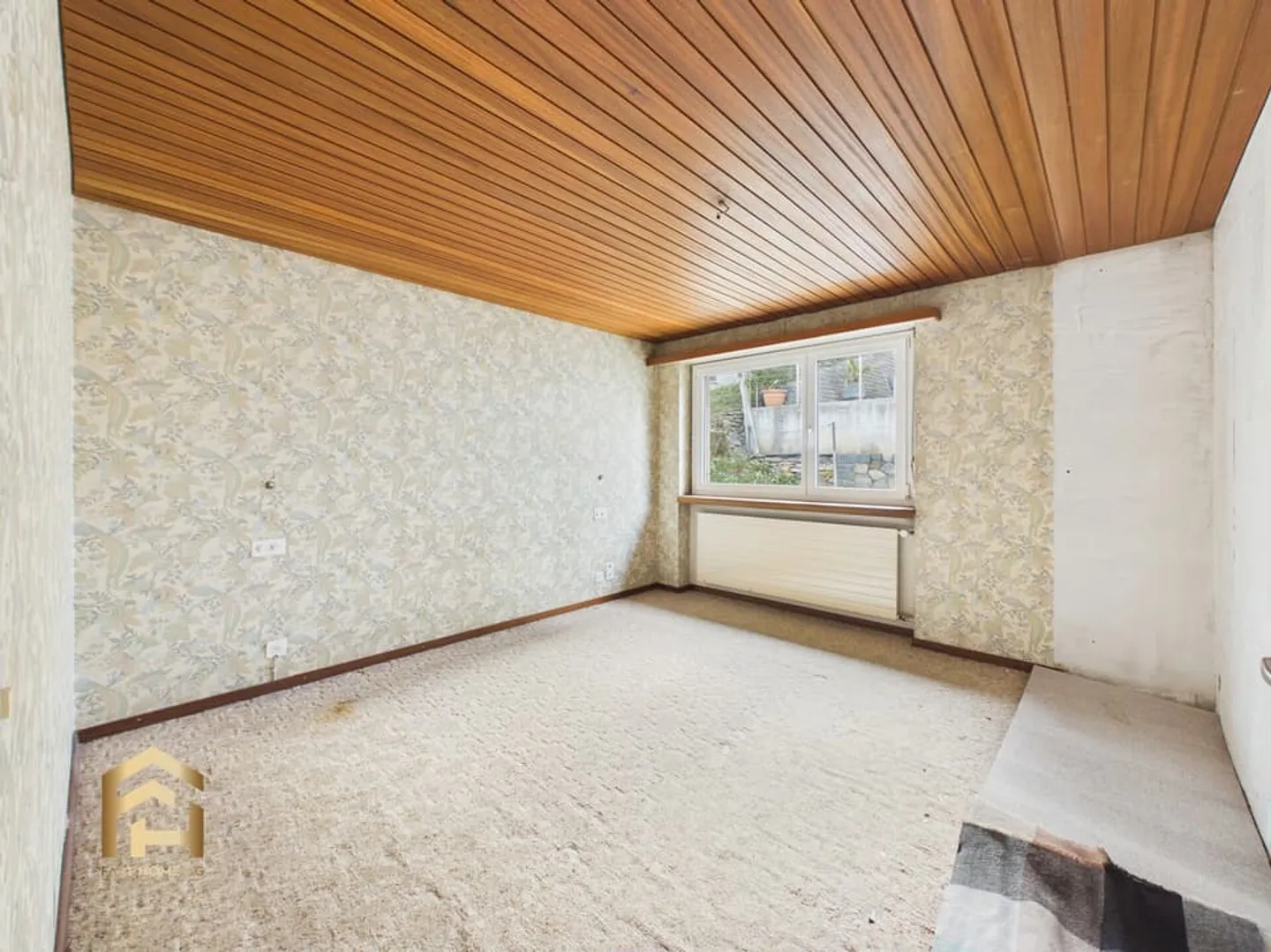 Charming Single-Family Home with Conservatory and Plenty of Surroundings - Photo 12 of 13