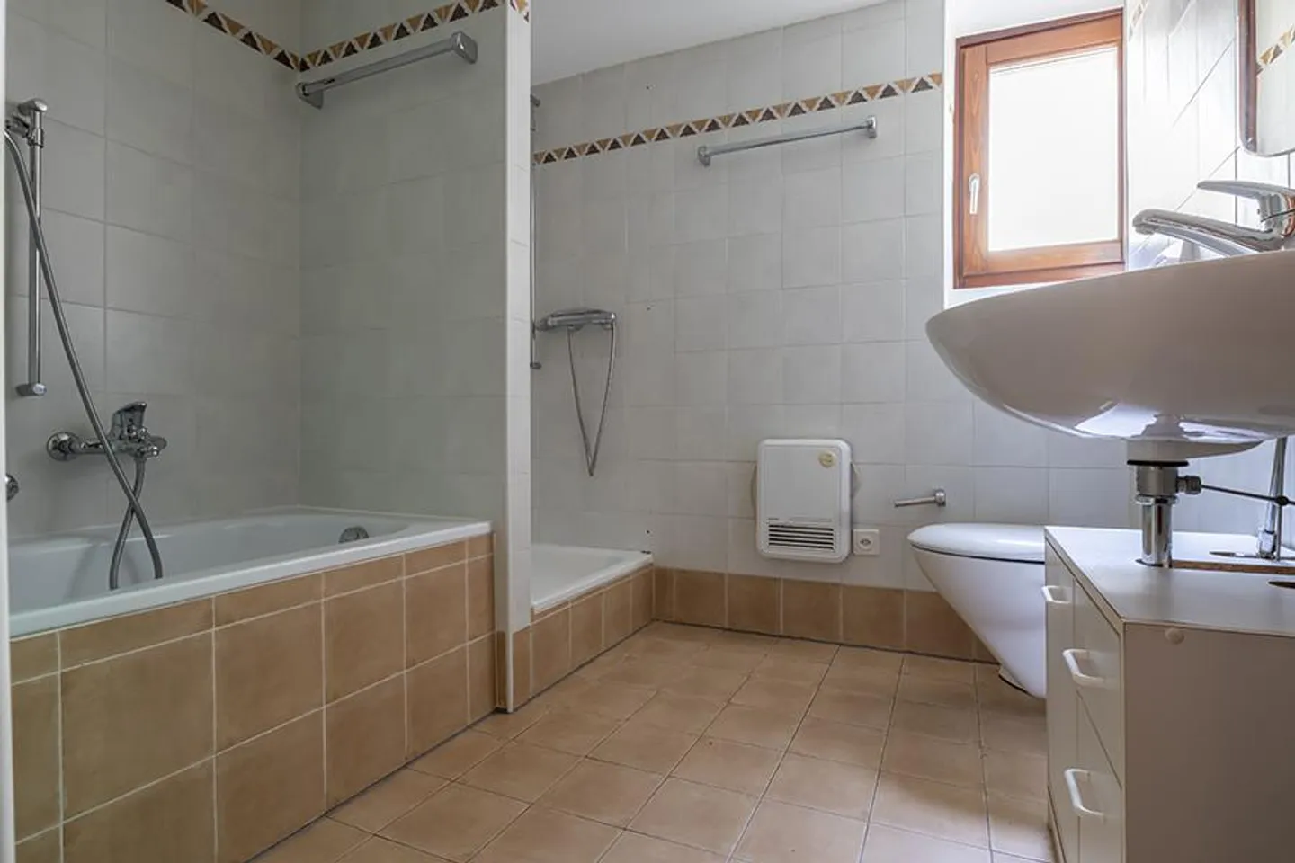 4.5-ROOM SINGLE-FAMILY HOUSE IN CADRO - Photo 10 of 16