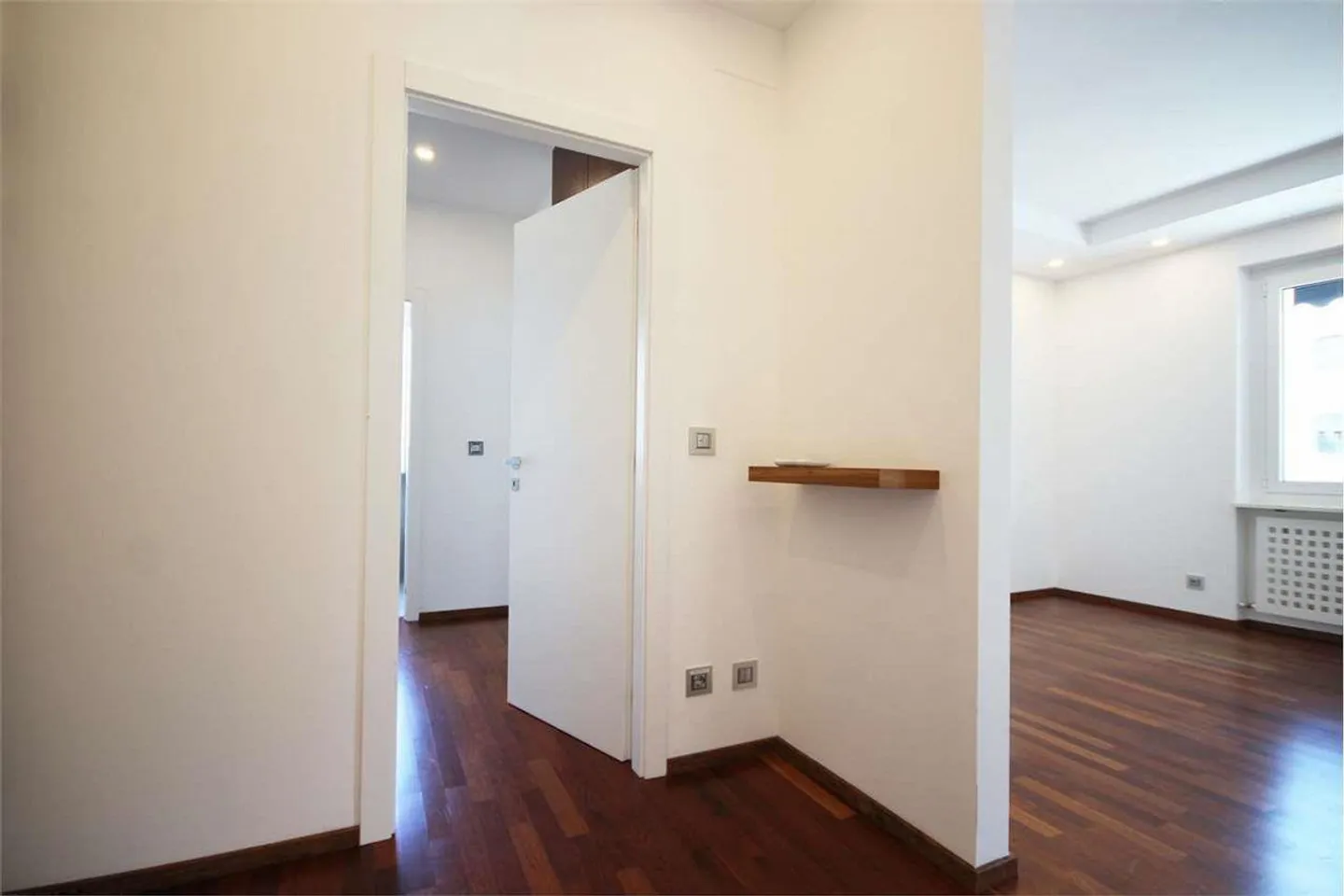Luminoso moderno attico di 3,5 loc. in centro città - Foto 9 di 12