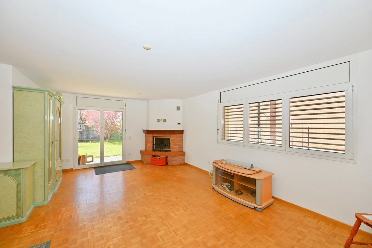 Bright Apartment with Private Garden in a Two-Family House - Photo 5 of 14