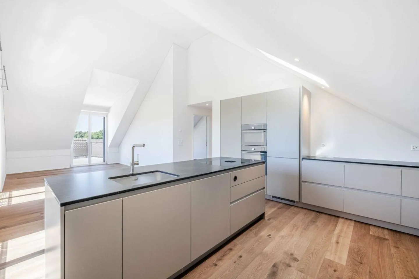Charmantes Penthouse mit Terrasse - Foto 2 von 9