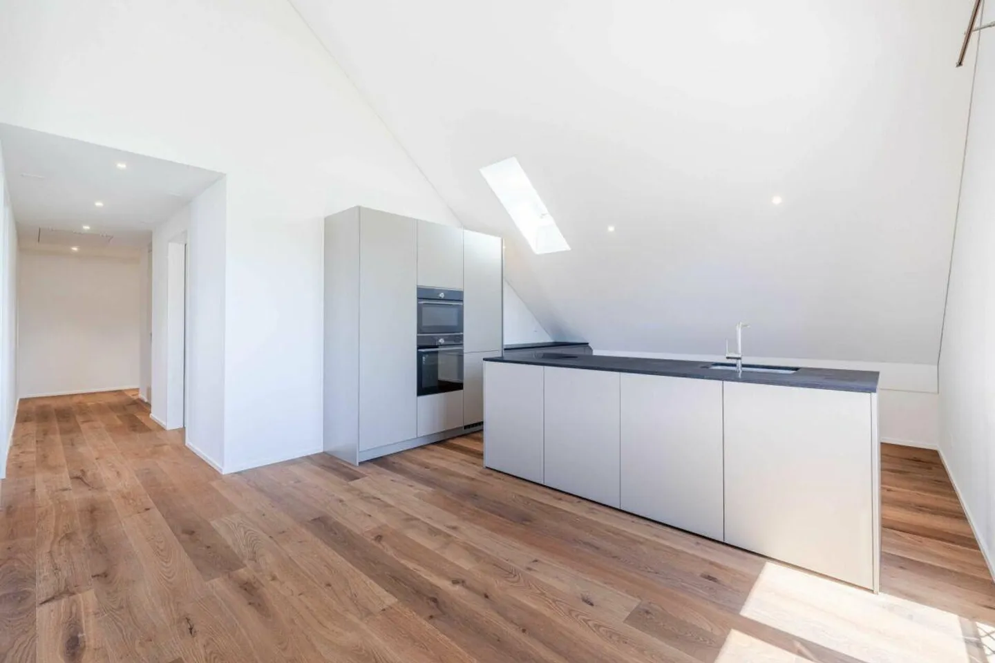 Charmantes Penthouse mit Terrasse - Foto 3 von 9
