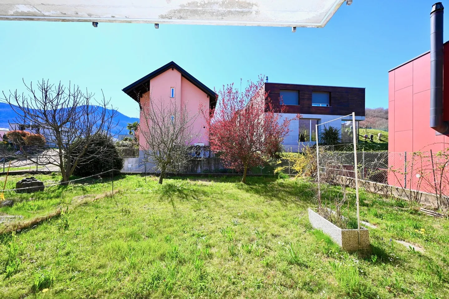 Bright Apartment with Private Garden in a Two-Family House - Photo 12 of 14