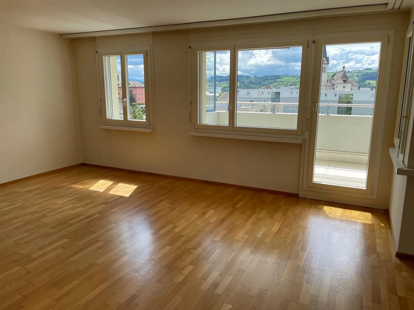 Espace de vie spacieux et confortable - Appartement de 6,5 pièces dans un endroit calme - Photo 4 sur 7
