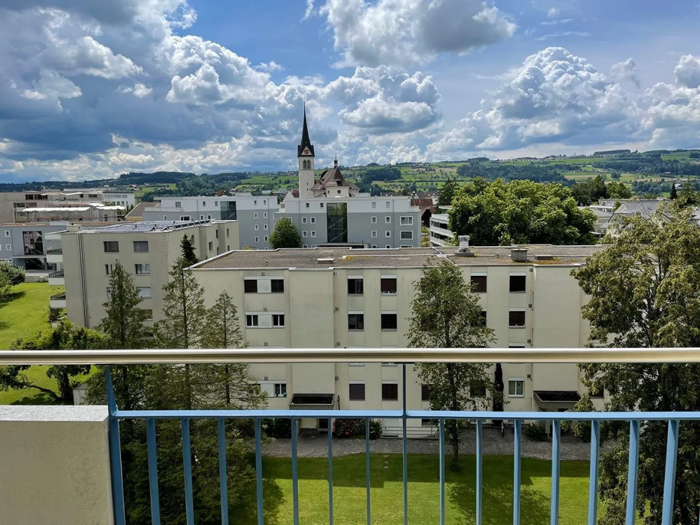 Espace de vie spacieux et confortable - Appartement de 6,5 pièces dans un endroit calme - Photo 2 sur 7