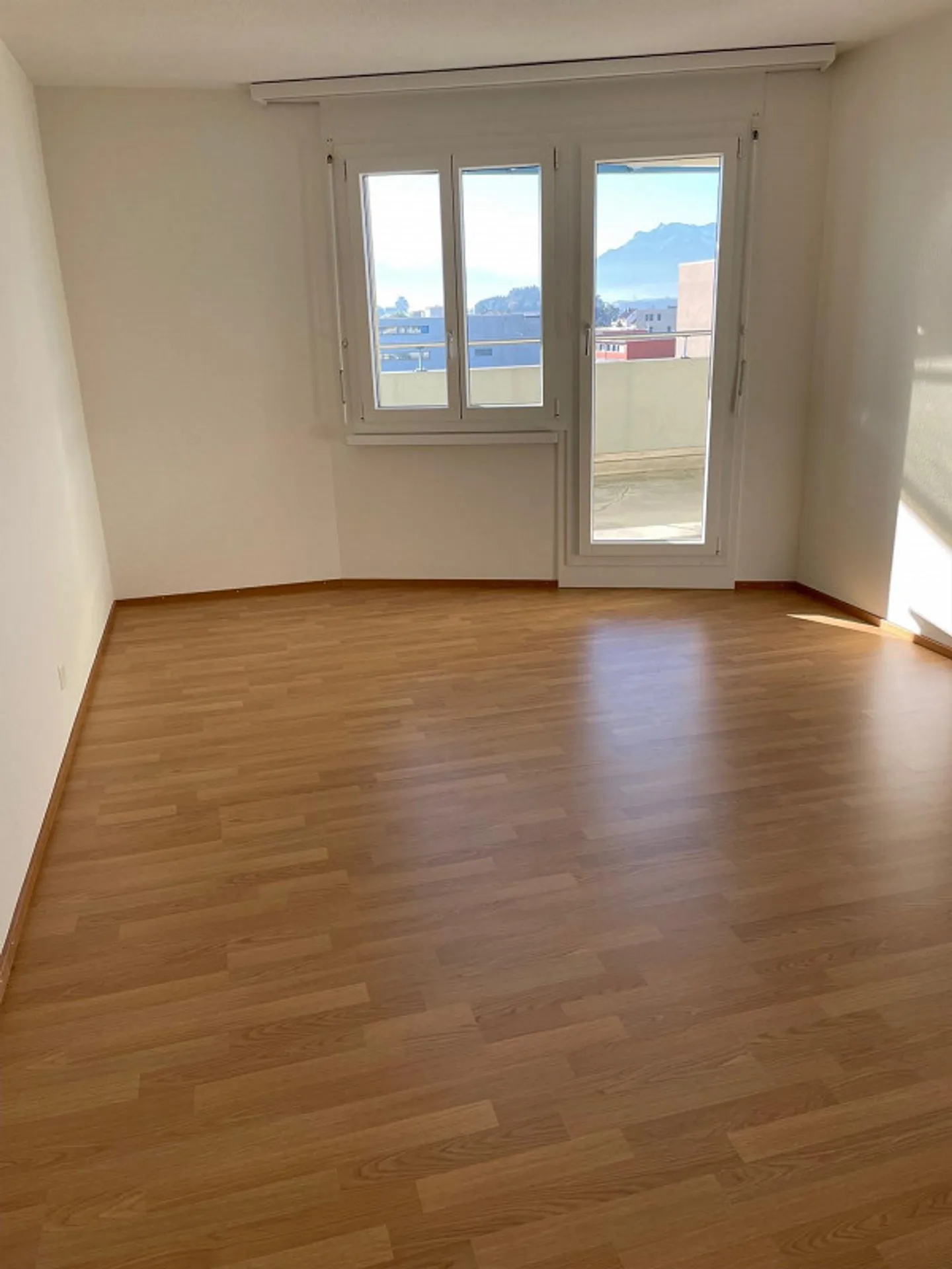 Espace de vie spacieux et confortable - Appartement de 6,5 pièces dans un endroit calme - Photo 6 sur 7