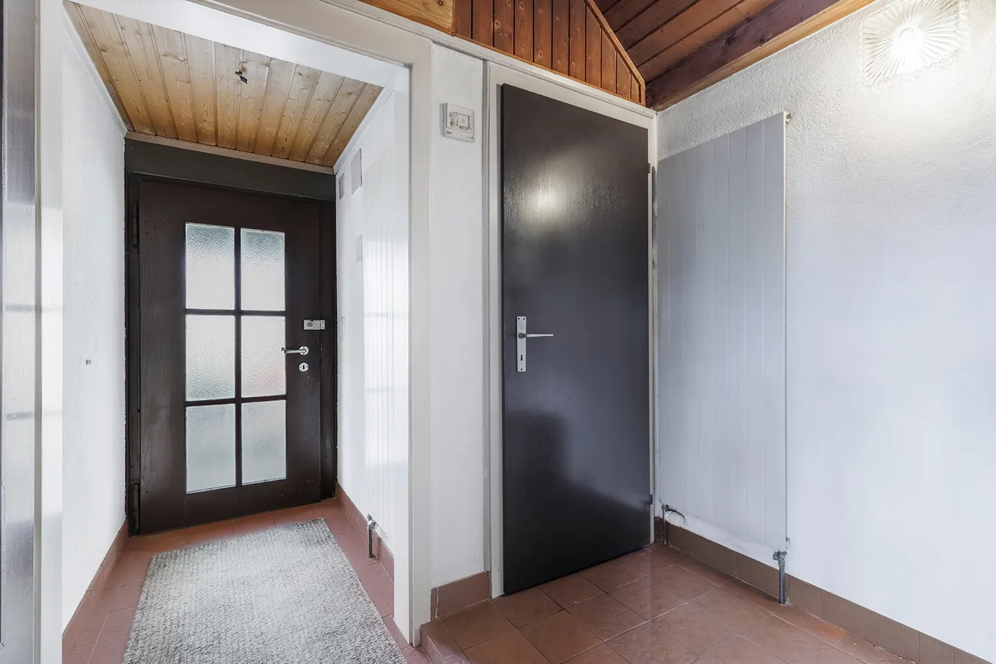 Charming multi-generational house with a separate apartment - Photo 2 of 10