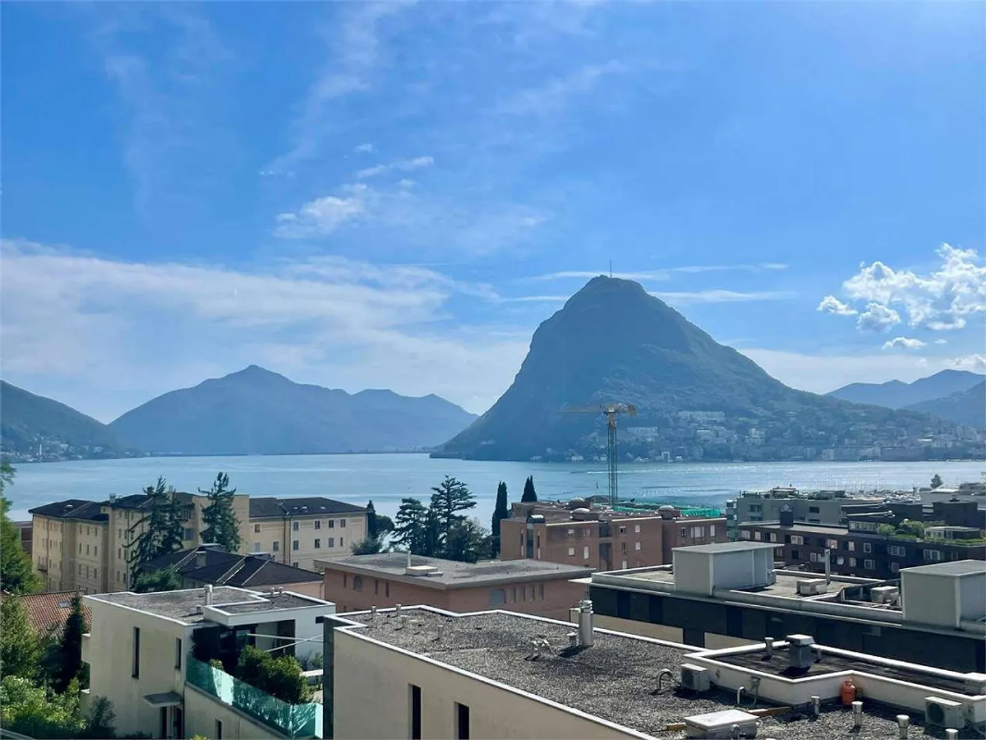 Appartement penthouse prestigieux avec terrasse et vue imprenable sur le lac - Photo 1 sur 13