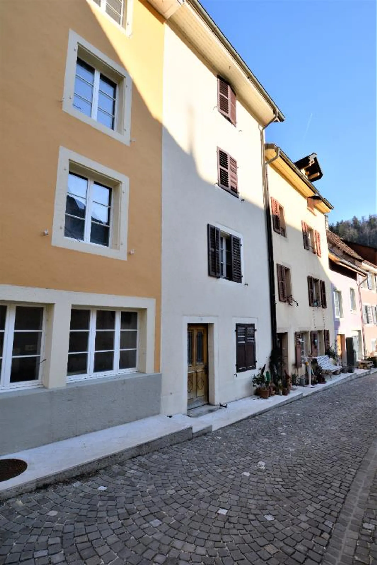 Historic building located in St-Ursanne - Photo 3 of 3