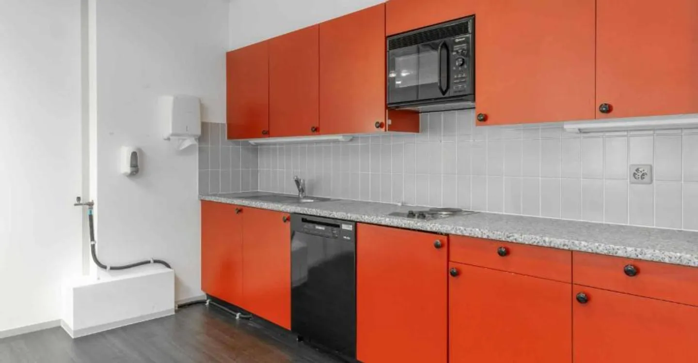 MULTIFUNCTIONAL BUILDING OF 3 LEVELS IN MEYRIN - Photo 4 of 13