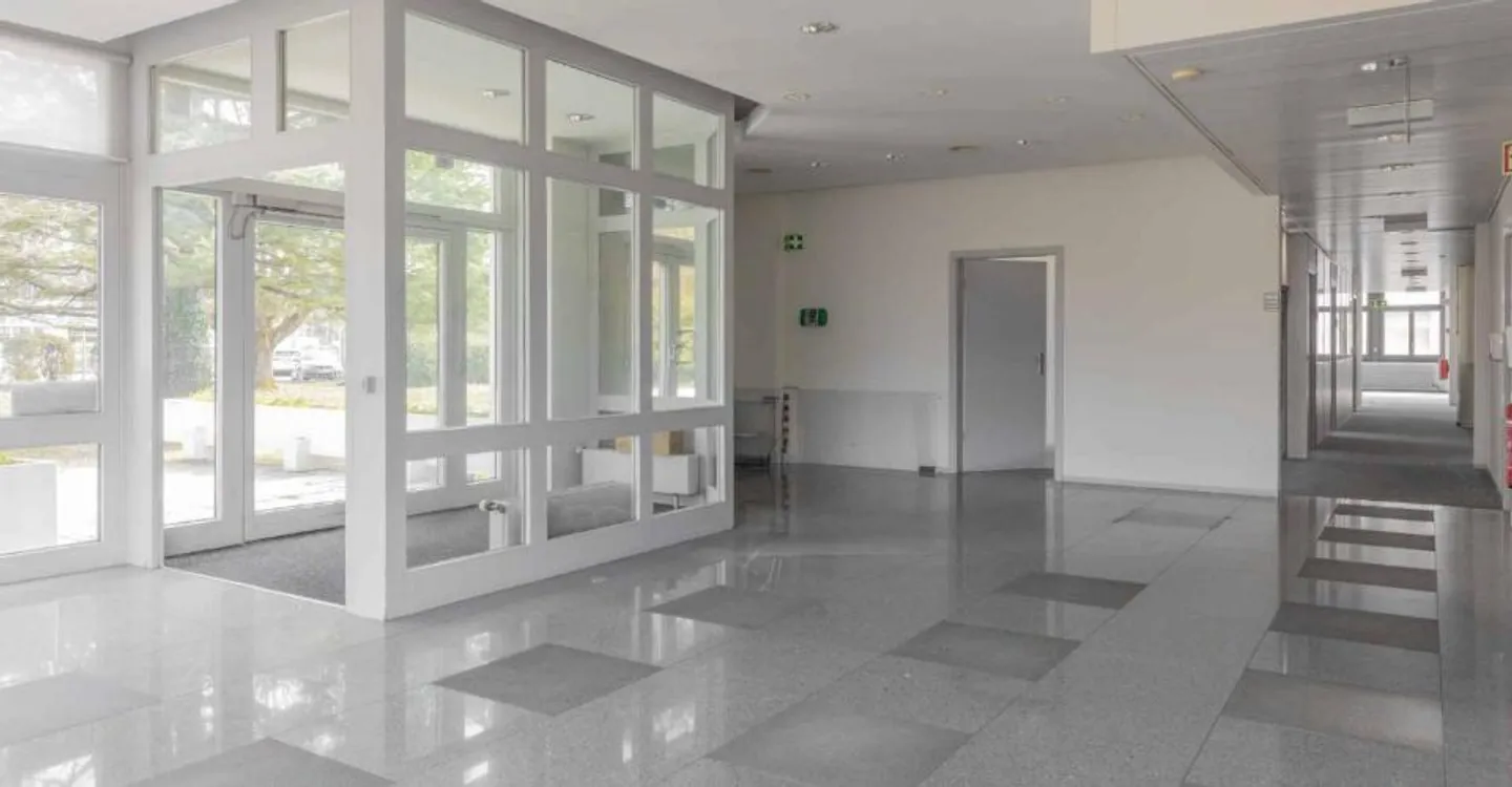 MULTIFUNCTIONAL BUILDING OF 3 LEVELS IN MEYRIN - Photo 2 of 13