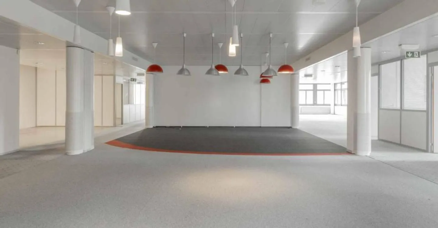 MULTIFUNCTIONAL BUILDING OF 3 LEVELS IN MEYRIN - Photo 7 of 13