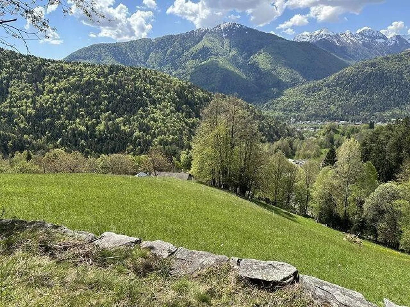 Maison rustique de 4 pièces à rénover avec beaucoup d'espace extérieur dans un emplacement isolé, très ensoleillé, calme avec vue panoramique - Photo 11 sur 13