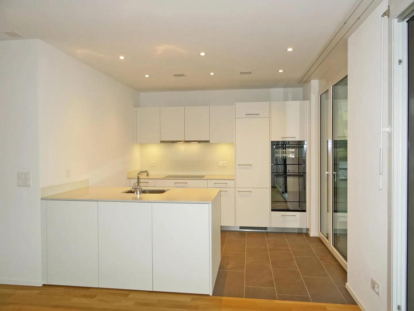Bright, modern 2.5-room apartment with large balcony in Küssnacht a. R - Photo 3 of 6