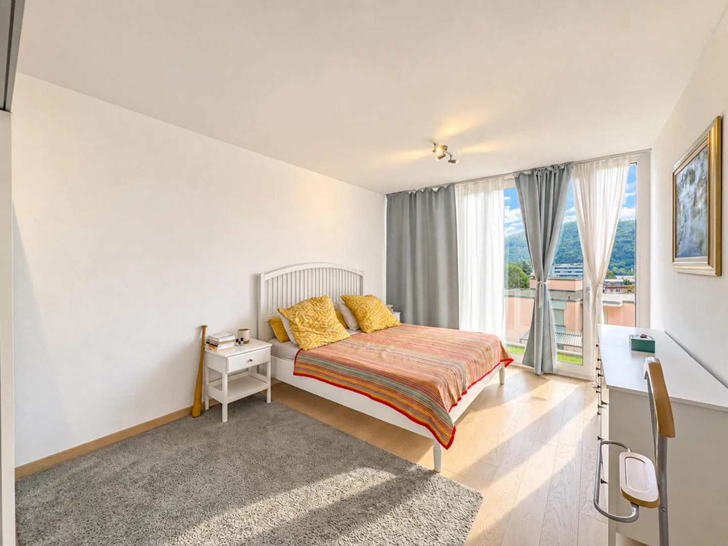 Moderna casa a schiera con giardino - Foto 4 di 13