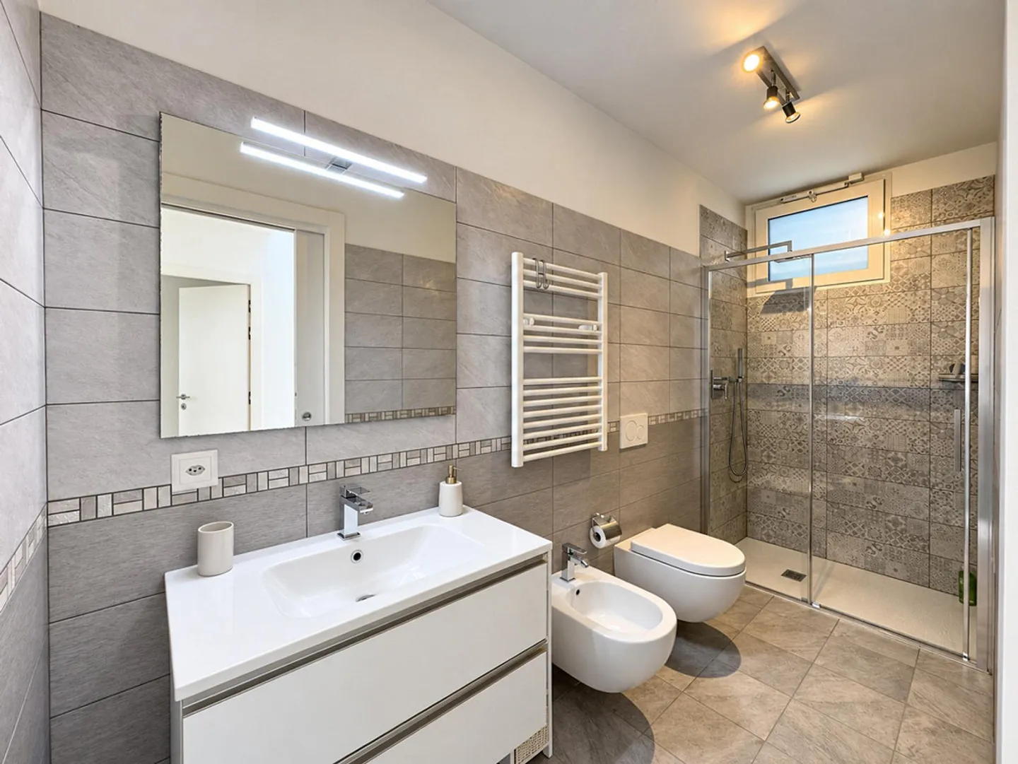 Moderna casa a schiera con giardino - Foto 6 di 13