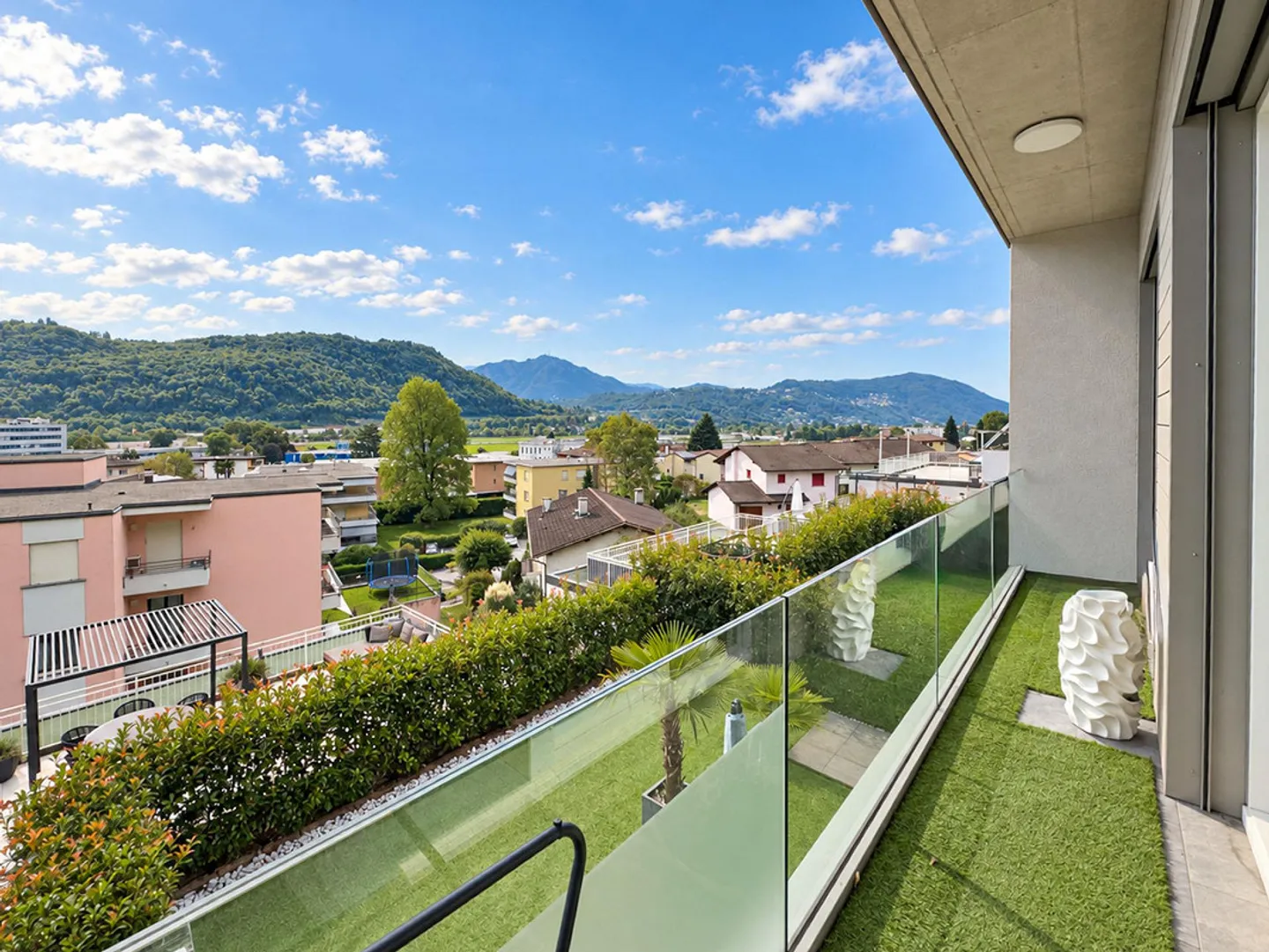 Moderna casa a schiera con giardino - Foto 7 di 13