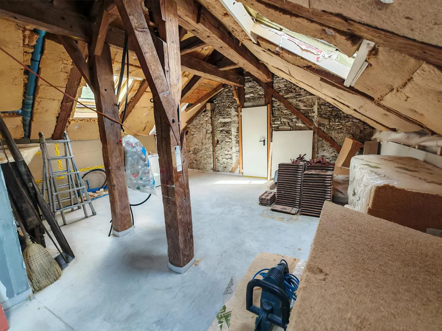 Historical charm meets modern living comfort - Photo 6 of 11