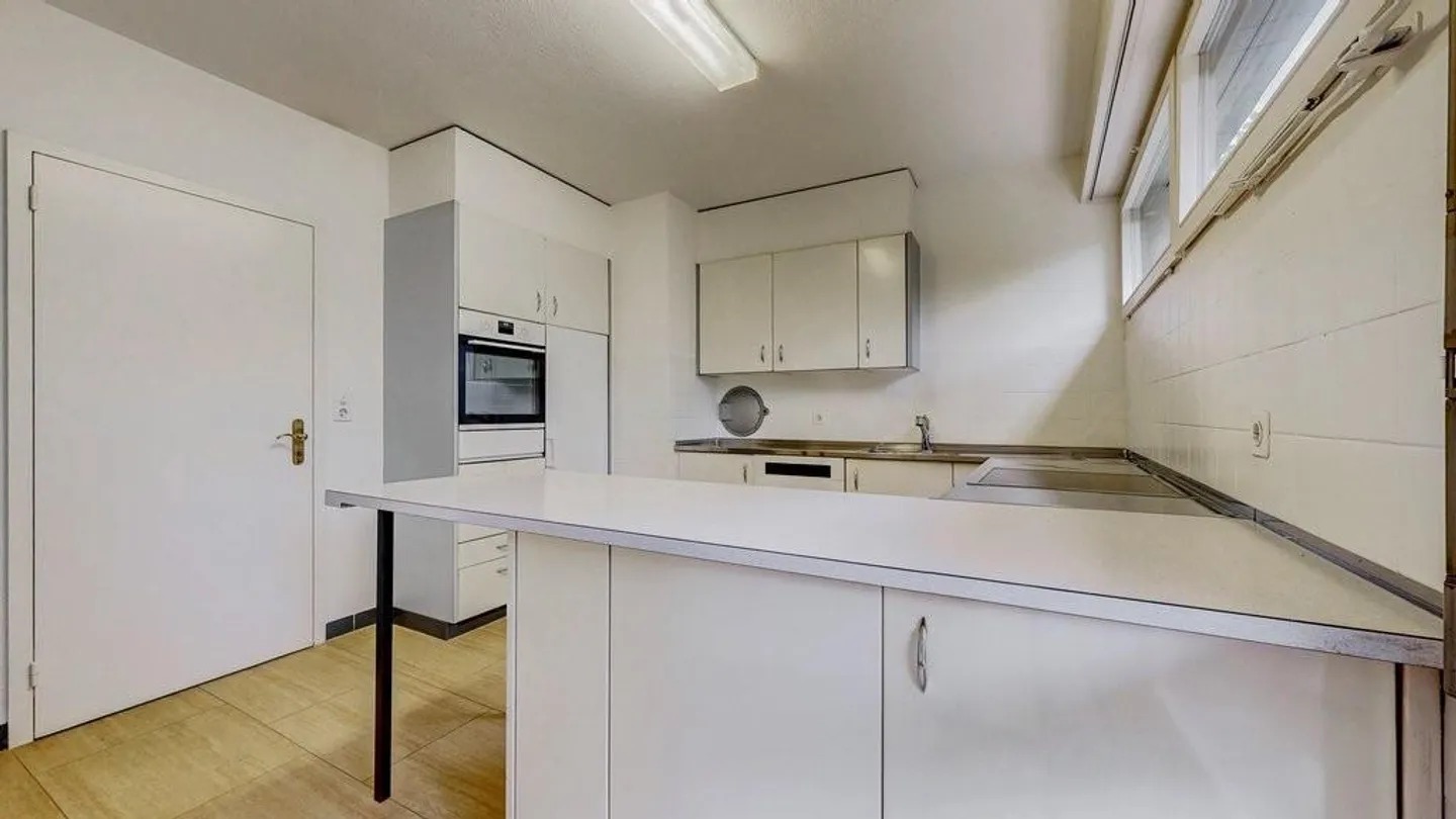 Are you looking for a spacious city apartment? - Photo 2 of 12