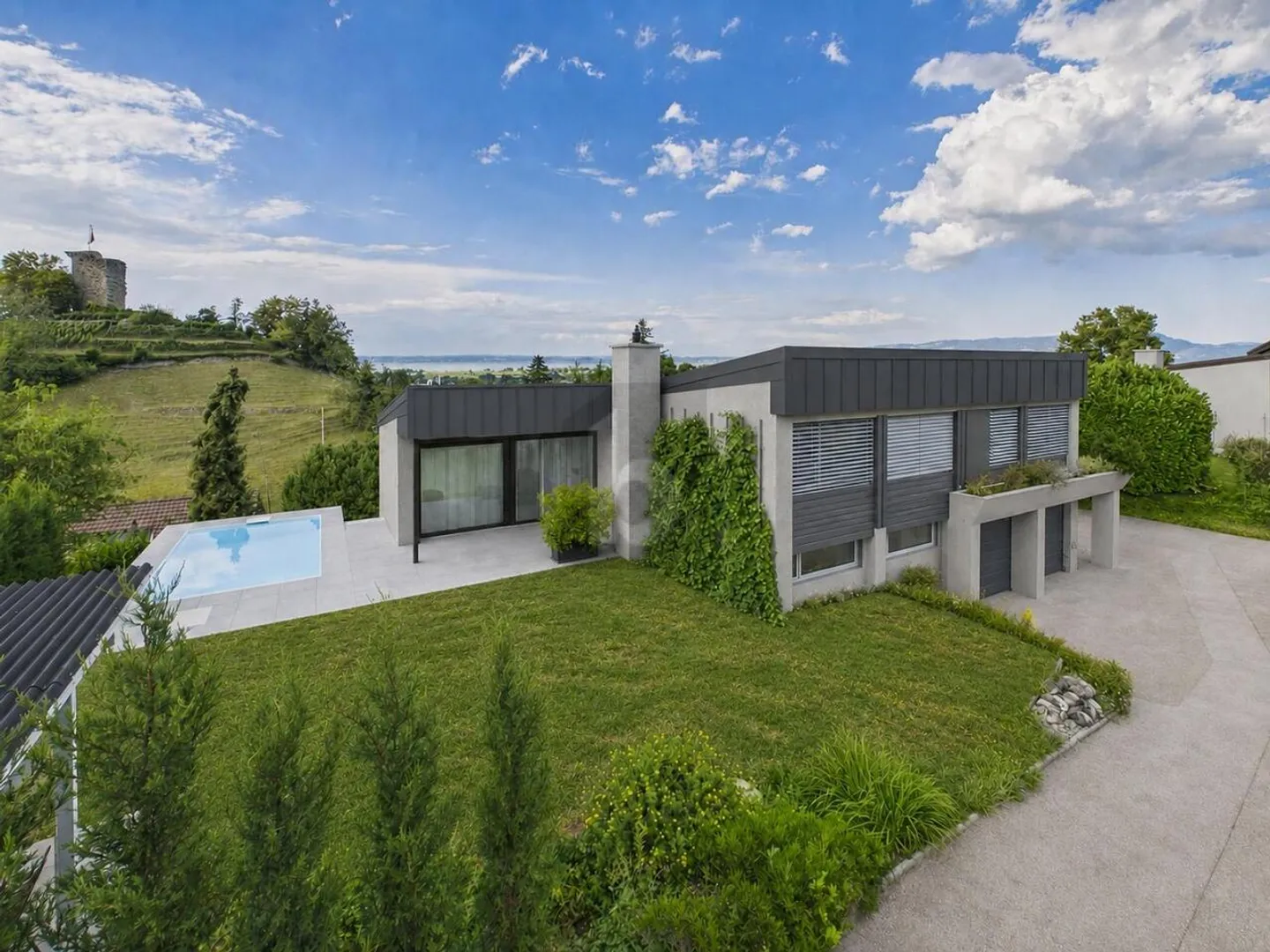 COMPLETAMENTE RISTRUTTURATO CON GIARDINO, PISCINA E VISTA PANORAMICA - Foto 1 di 5